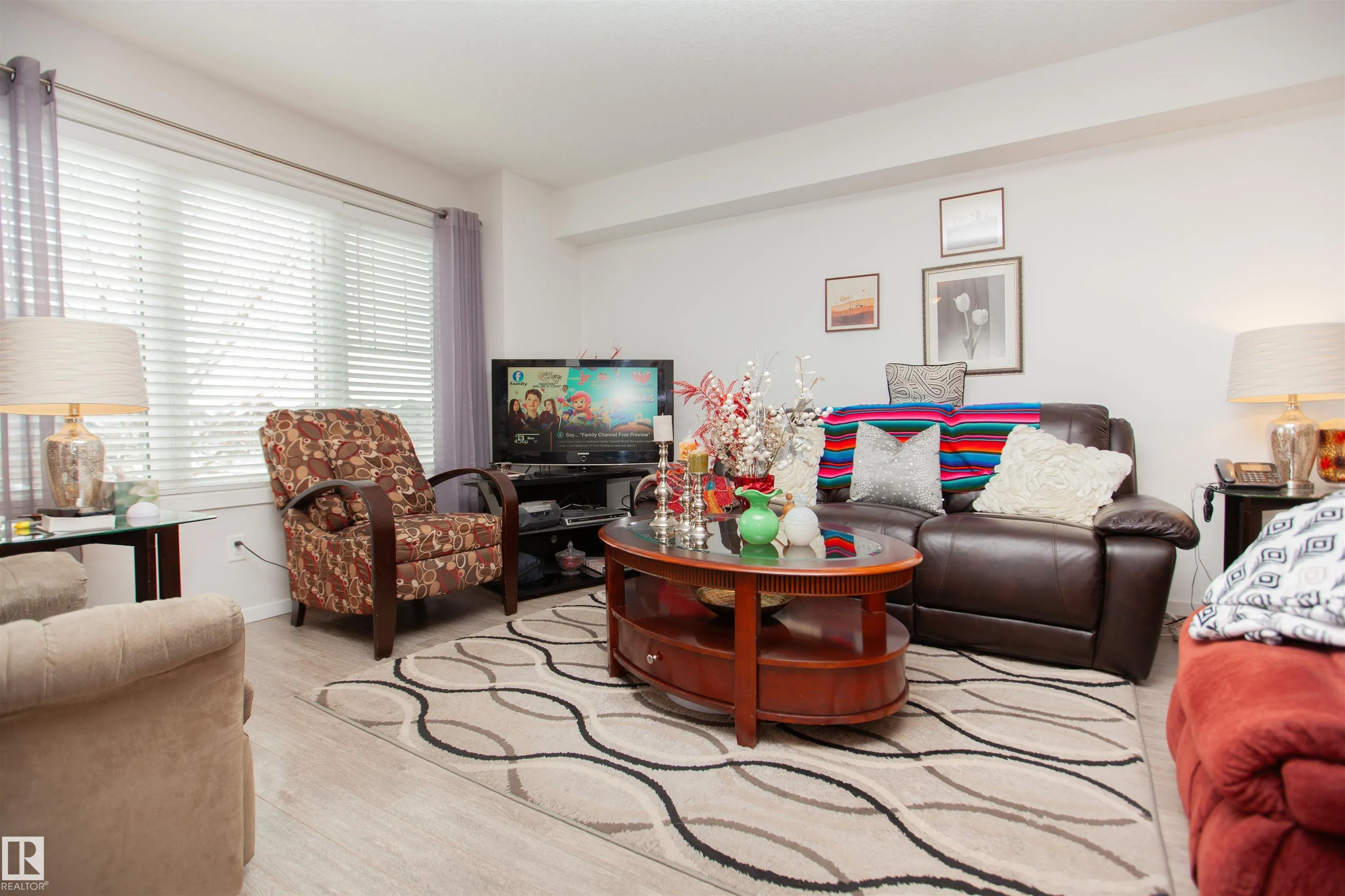 2902 MAPLE Way