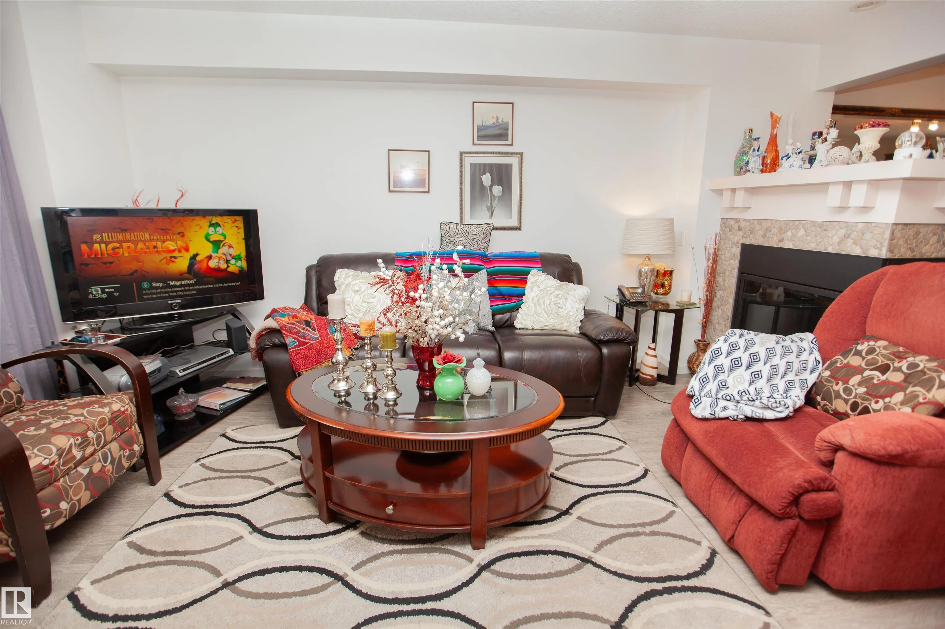 2902 MAPLE Way