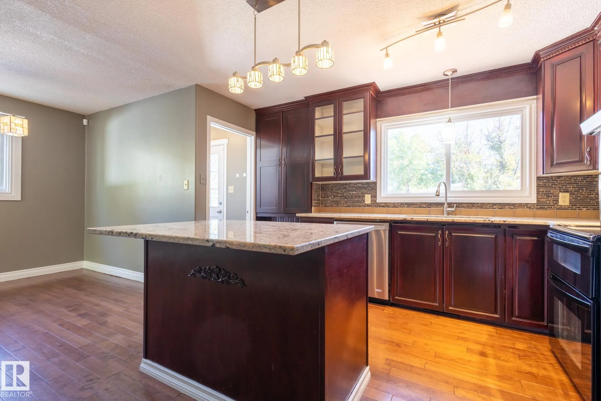 16 LAROSE Drive