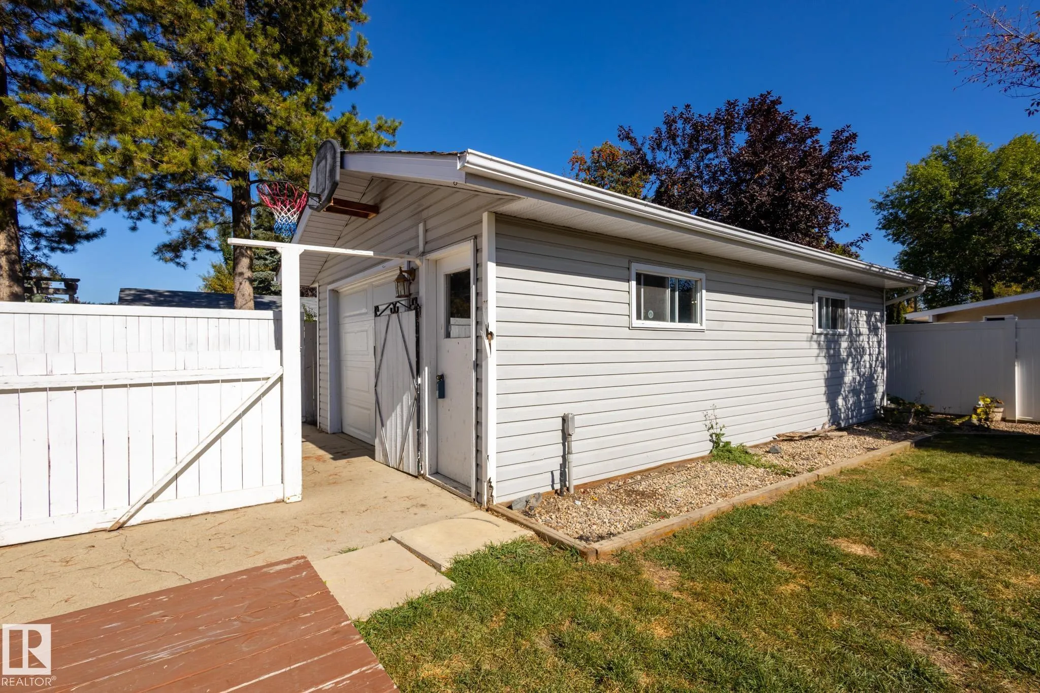 16 LAROSE Drive