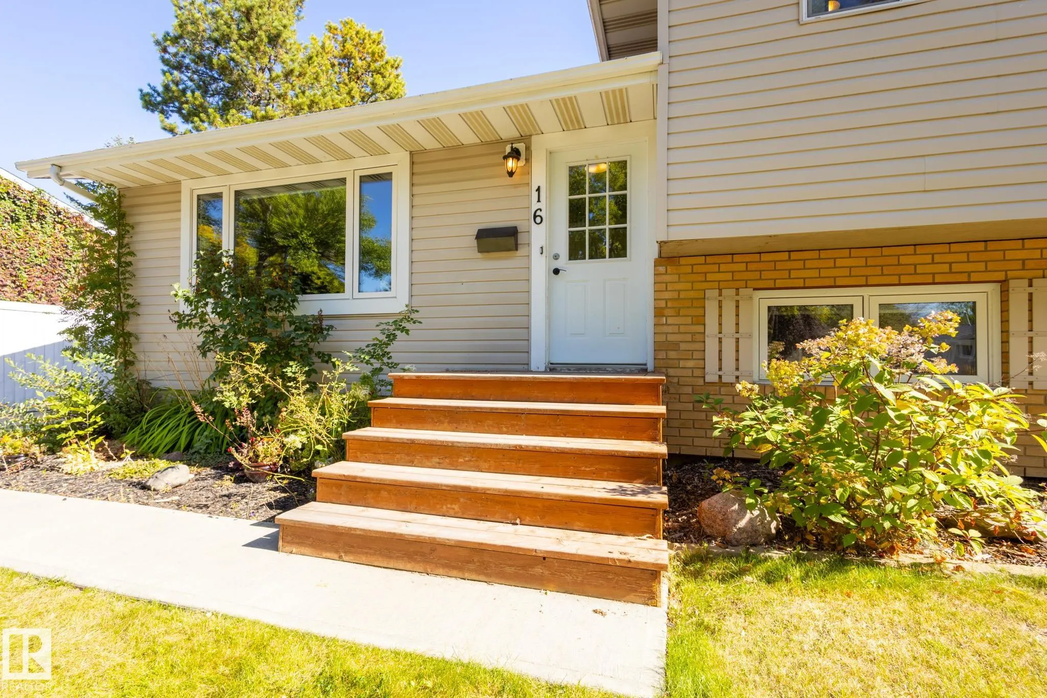 16 LAROSE Drive