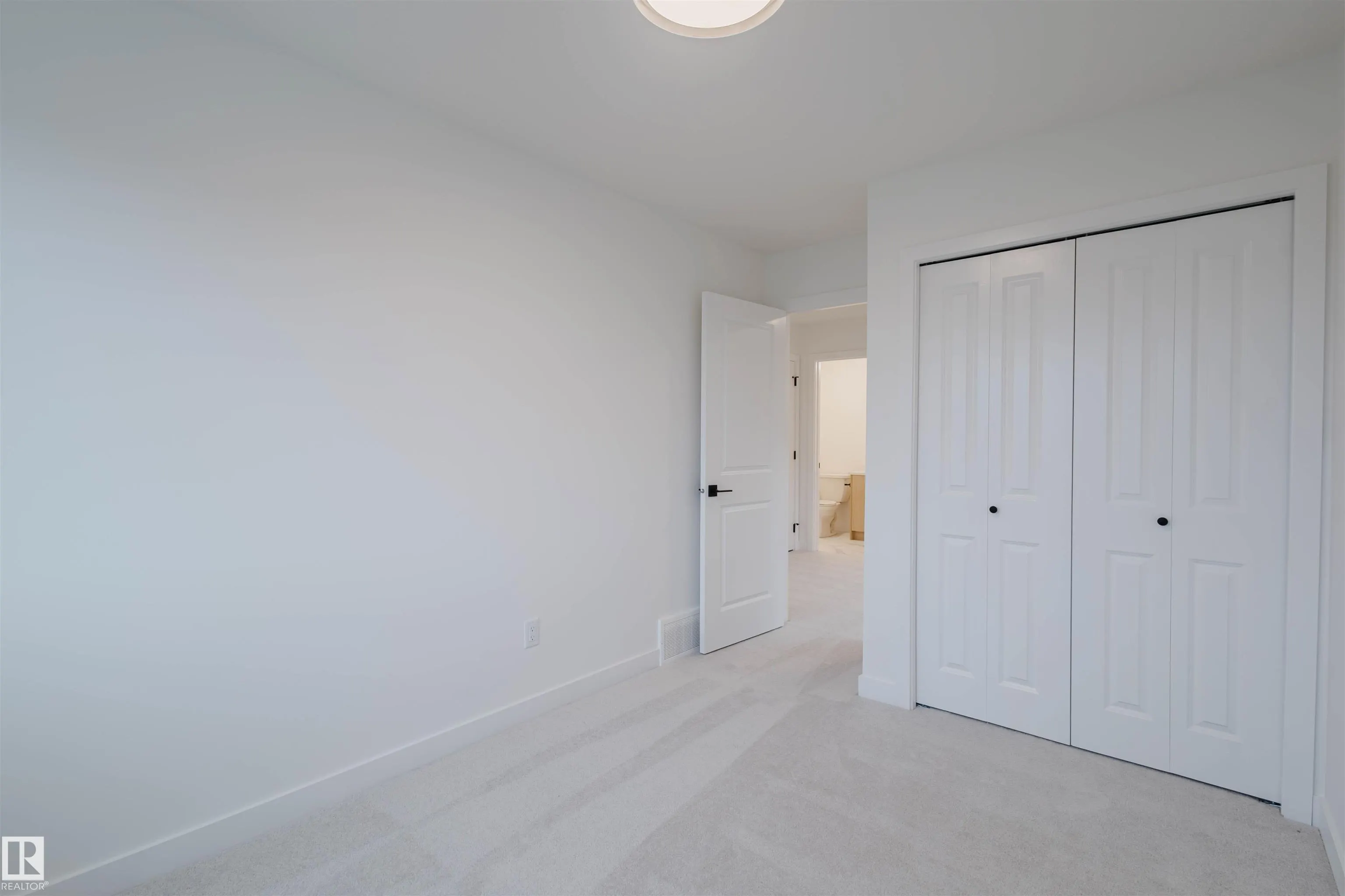 7 Cobblestone Gate