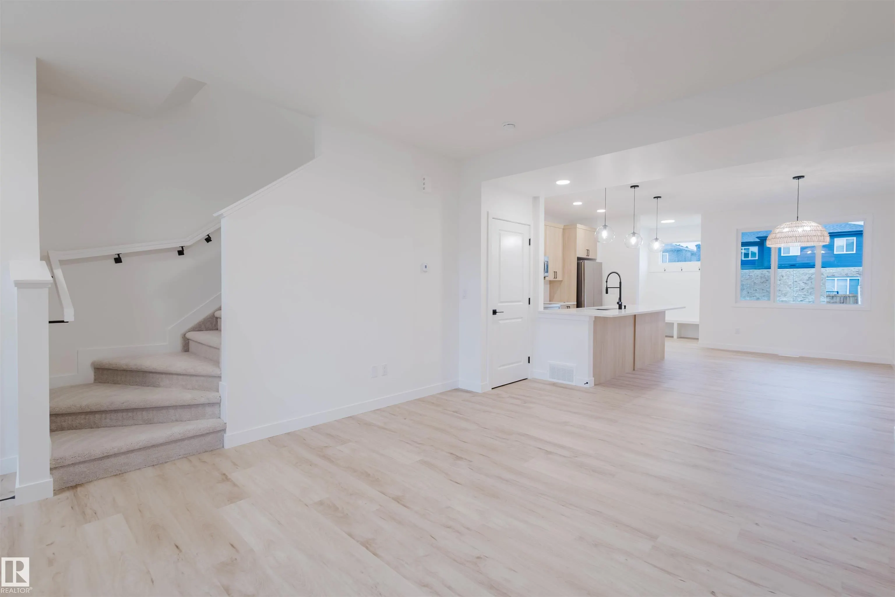 7 Cobblestone Gate