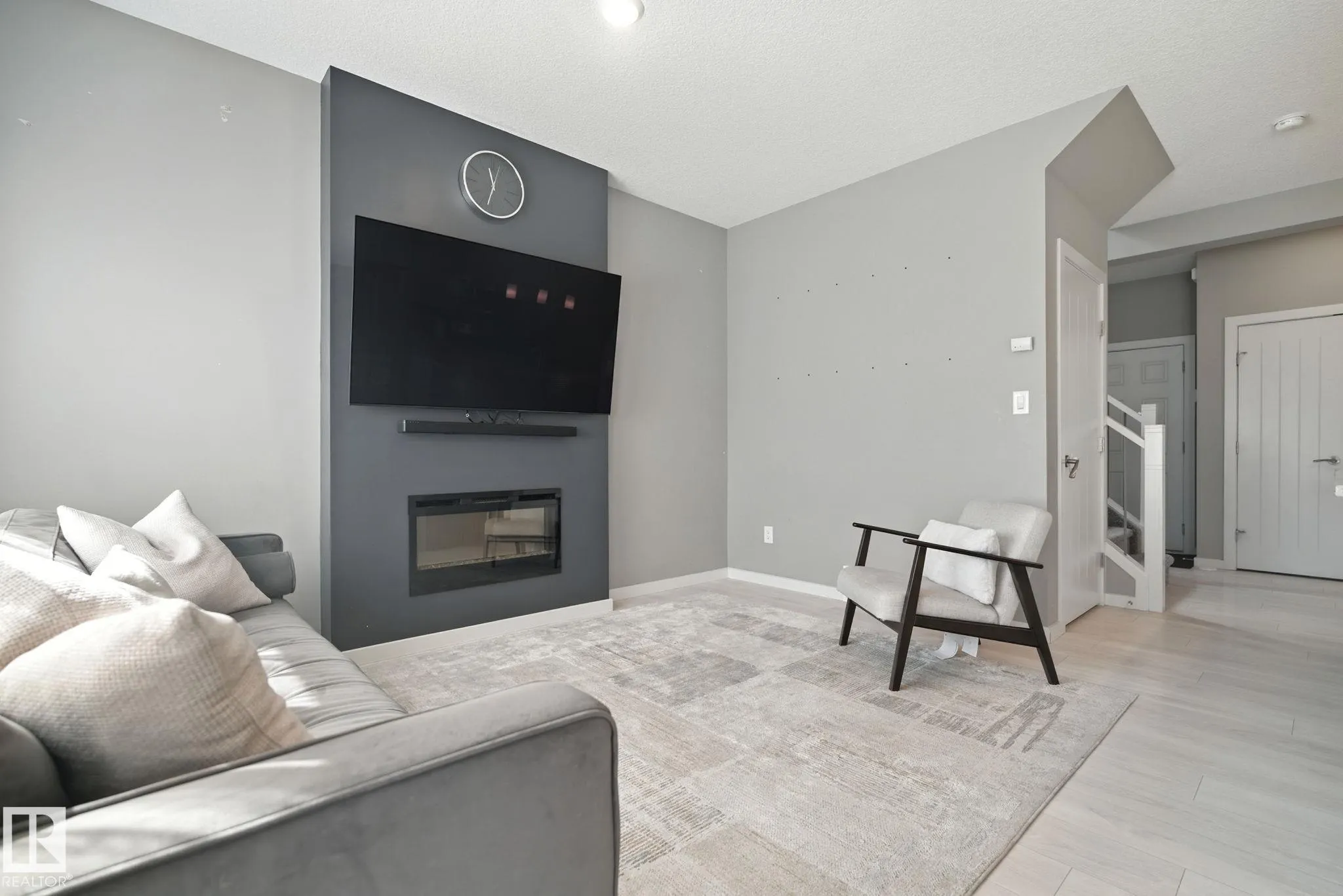 1721 DUMONT Crescent