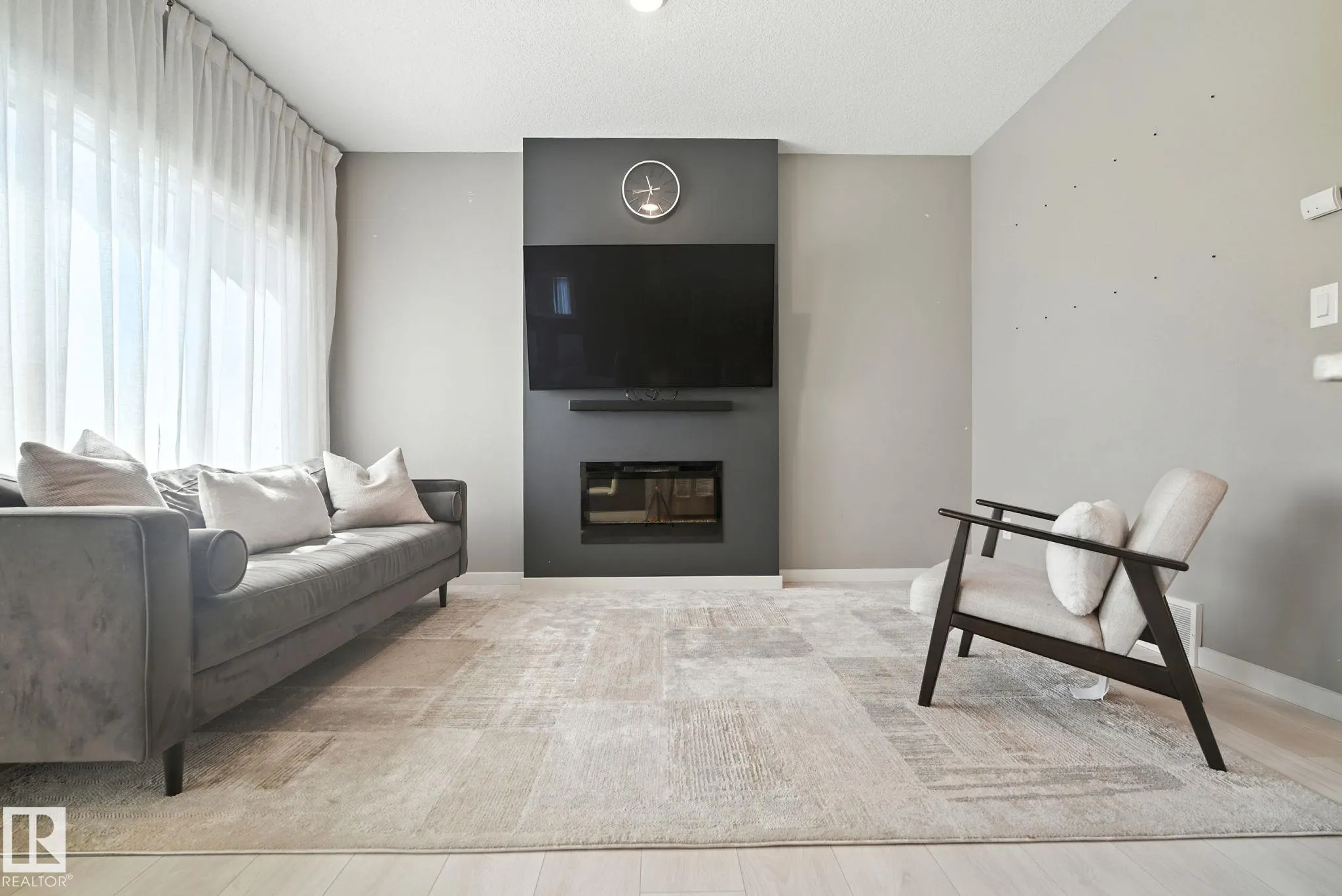 1721 DUMONT Crescent