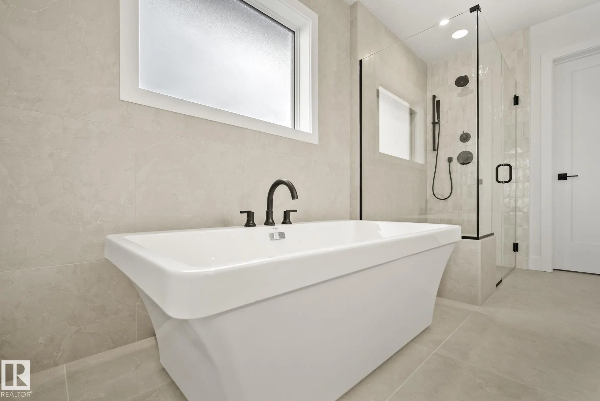 7095 KIVIAQ Crescent