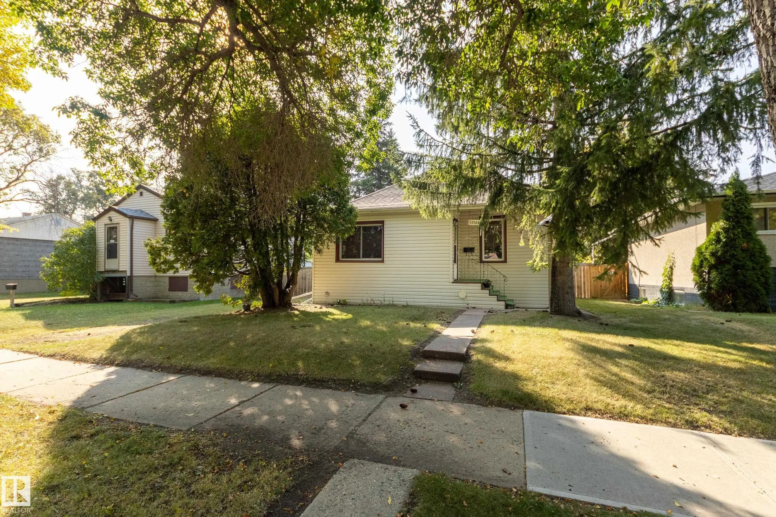 12126 39 Street