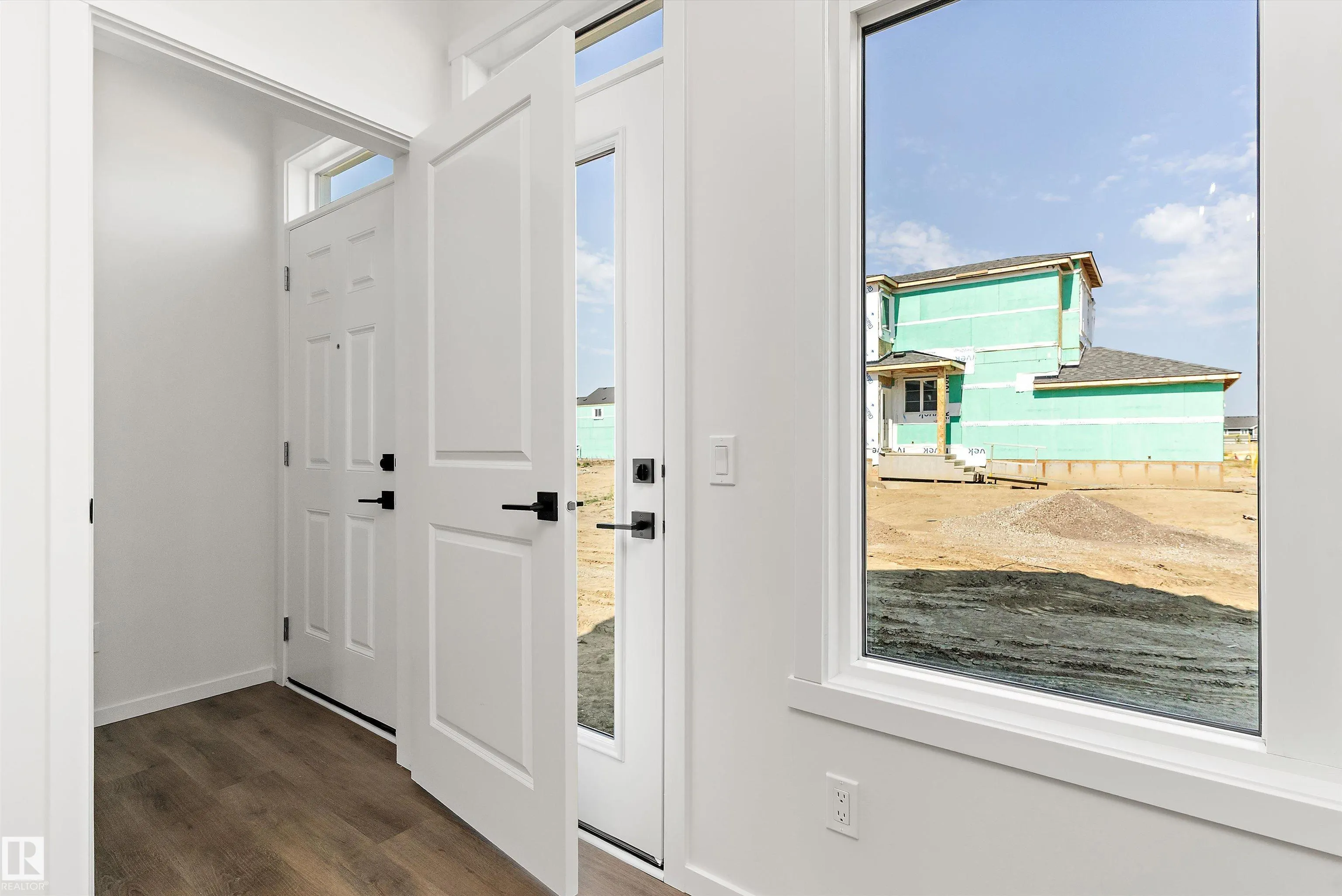 1113 Cristall Crescent