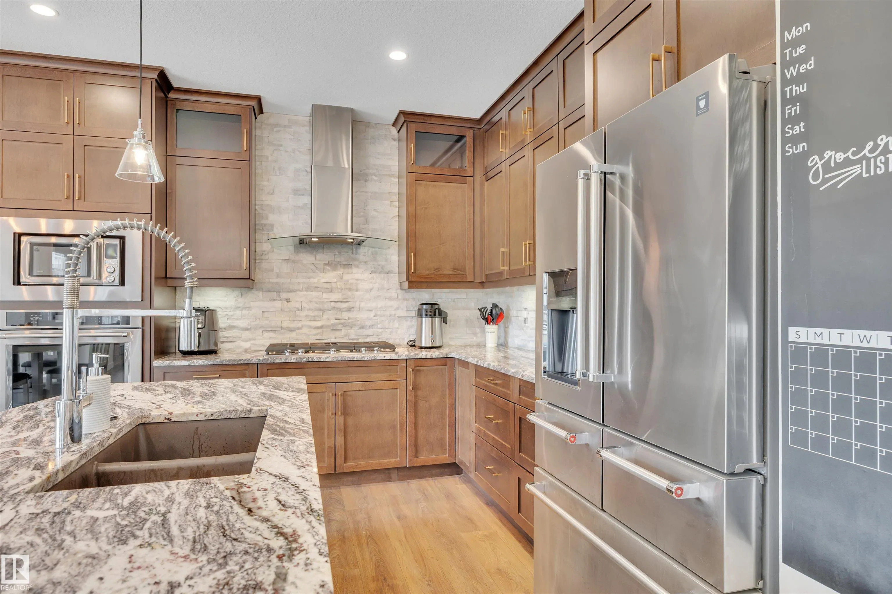 50 ROSEMOUNT Boulevard