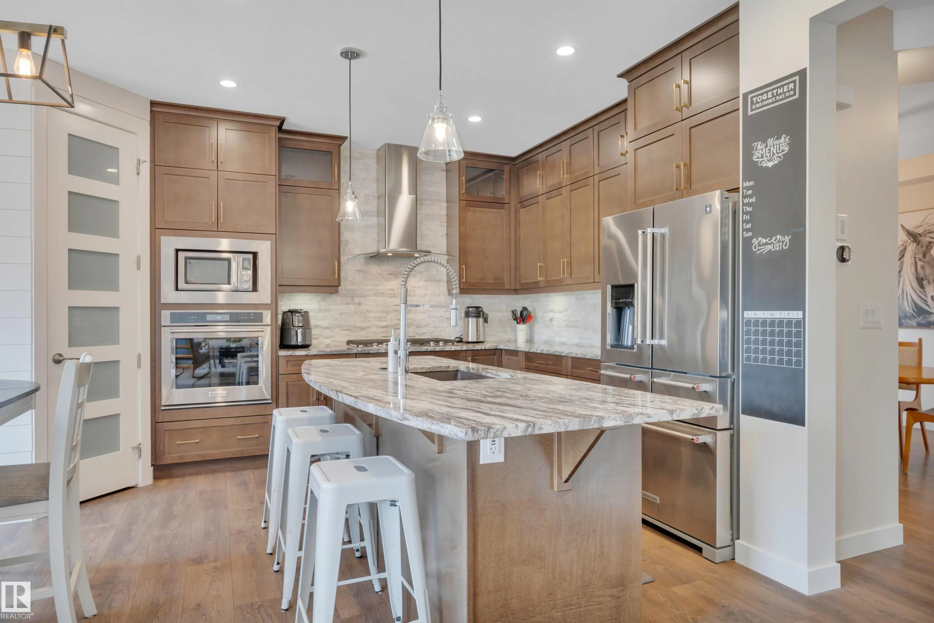 50 ROSEMOUNT Boulevard