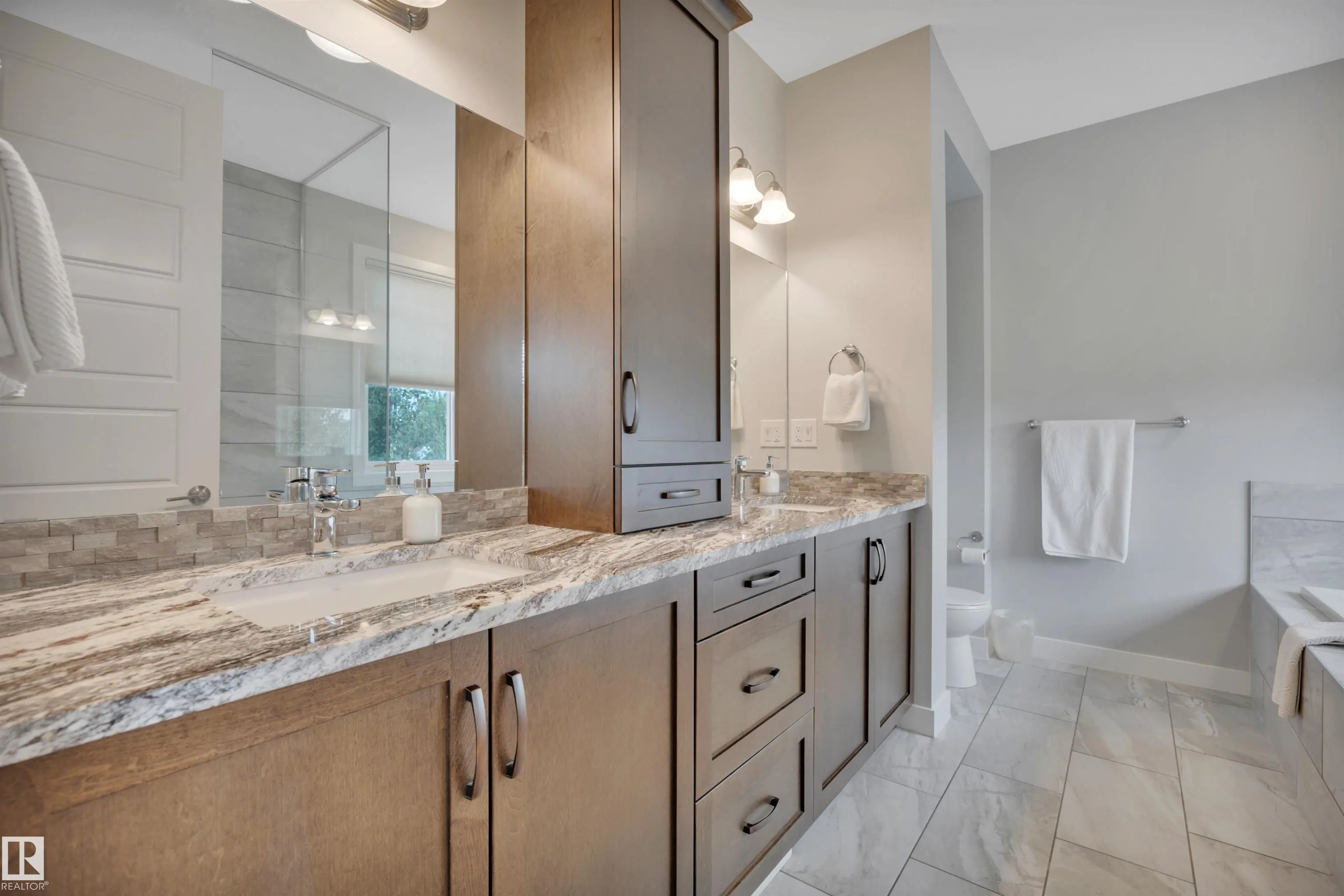 50 ROSEMOUNT Boulevard