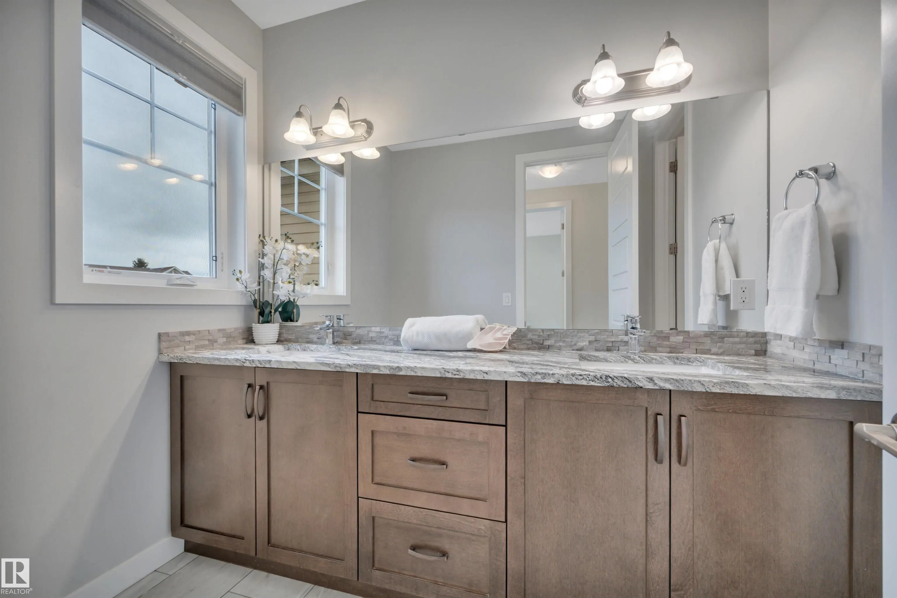 50 ROSEMOUNT Boulevard