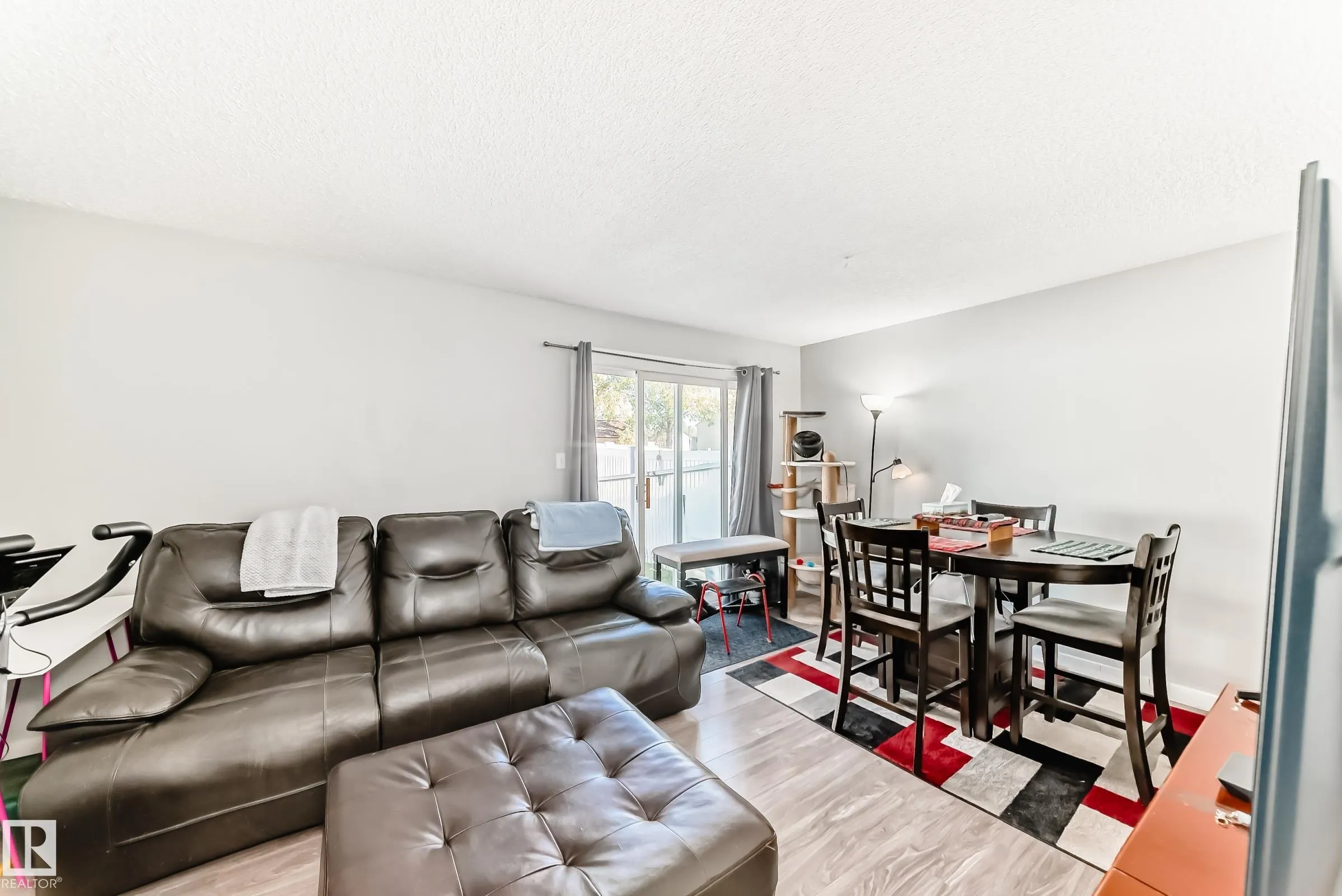 53 LAKEWOOD Village