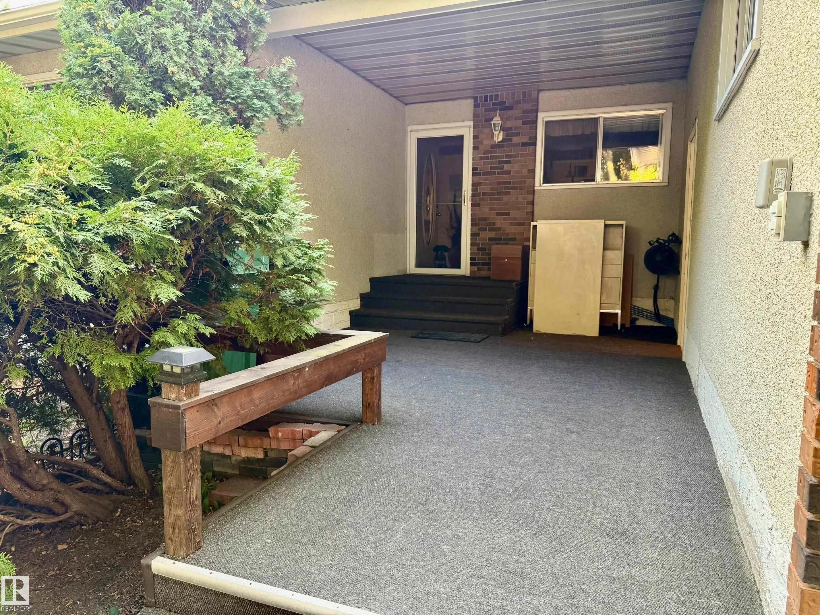 77 FOREST Drive