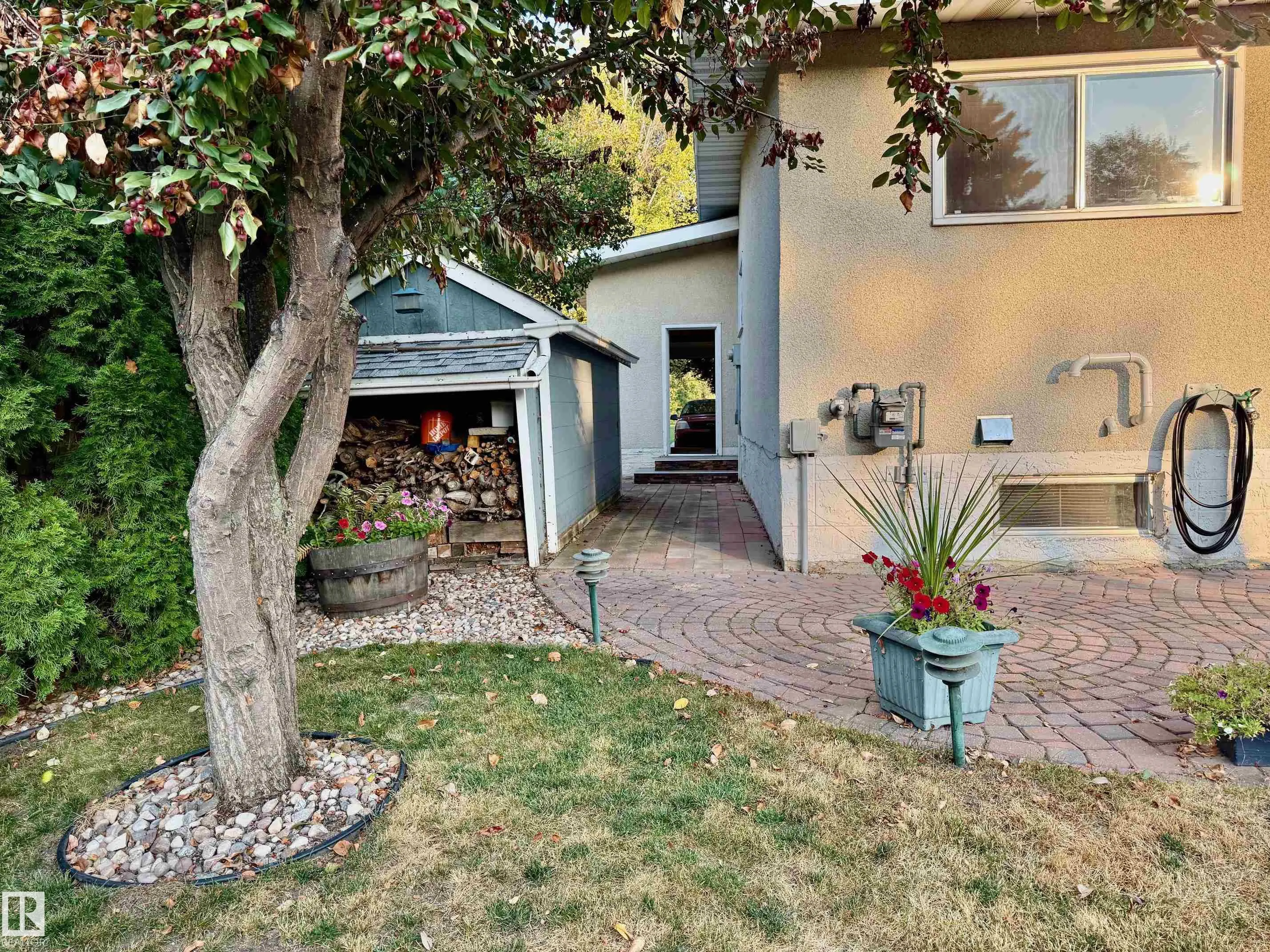 77 FOREST Drive