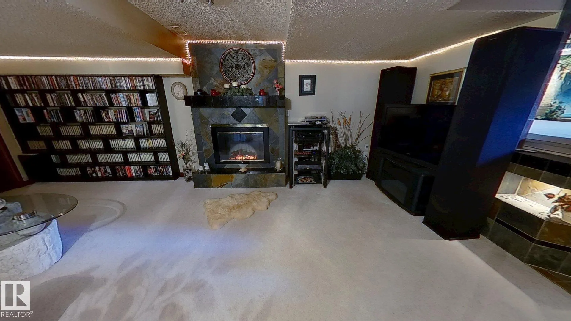 77 FOREST Drive