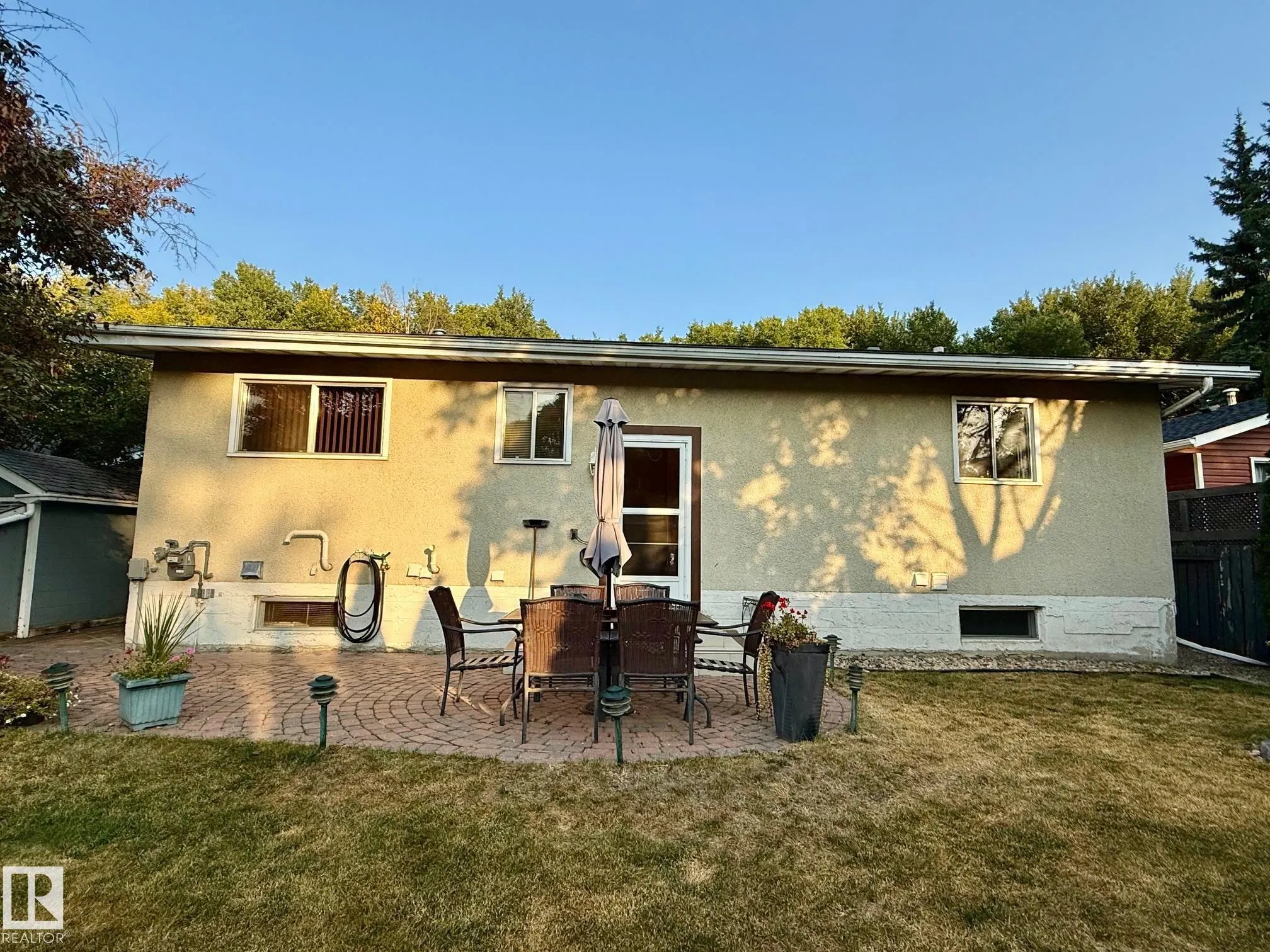 77 FOREST Drive