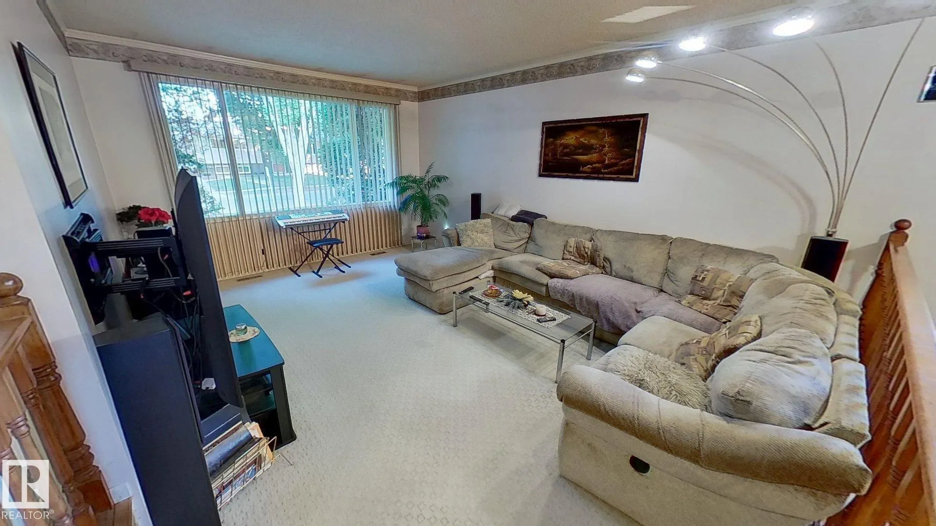 77 FOREST Drive