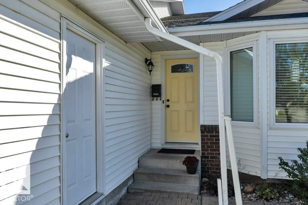 99 Meadowview Drive