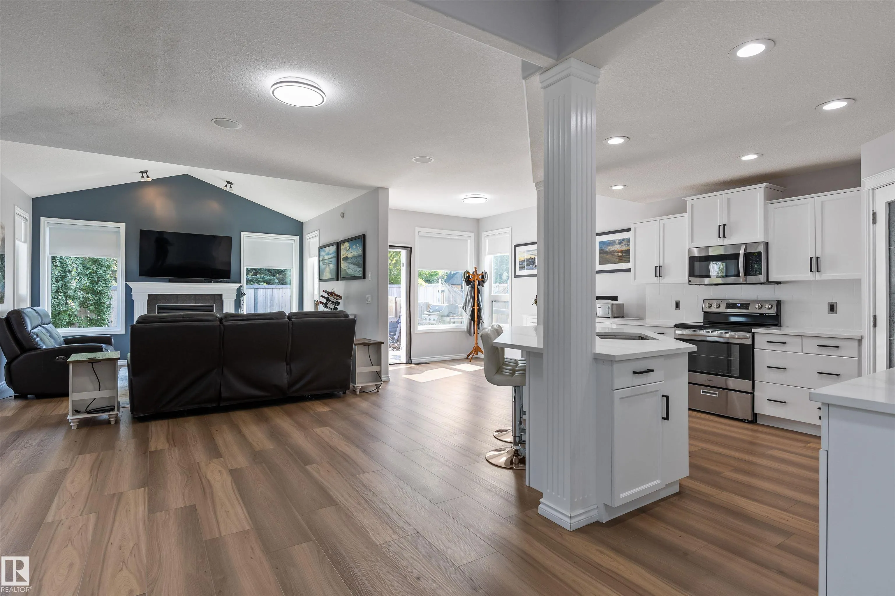 43 AVONLEA Court