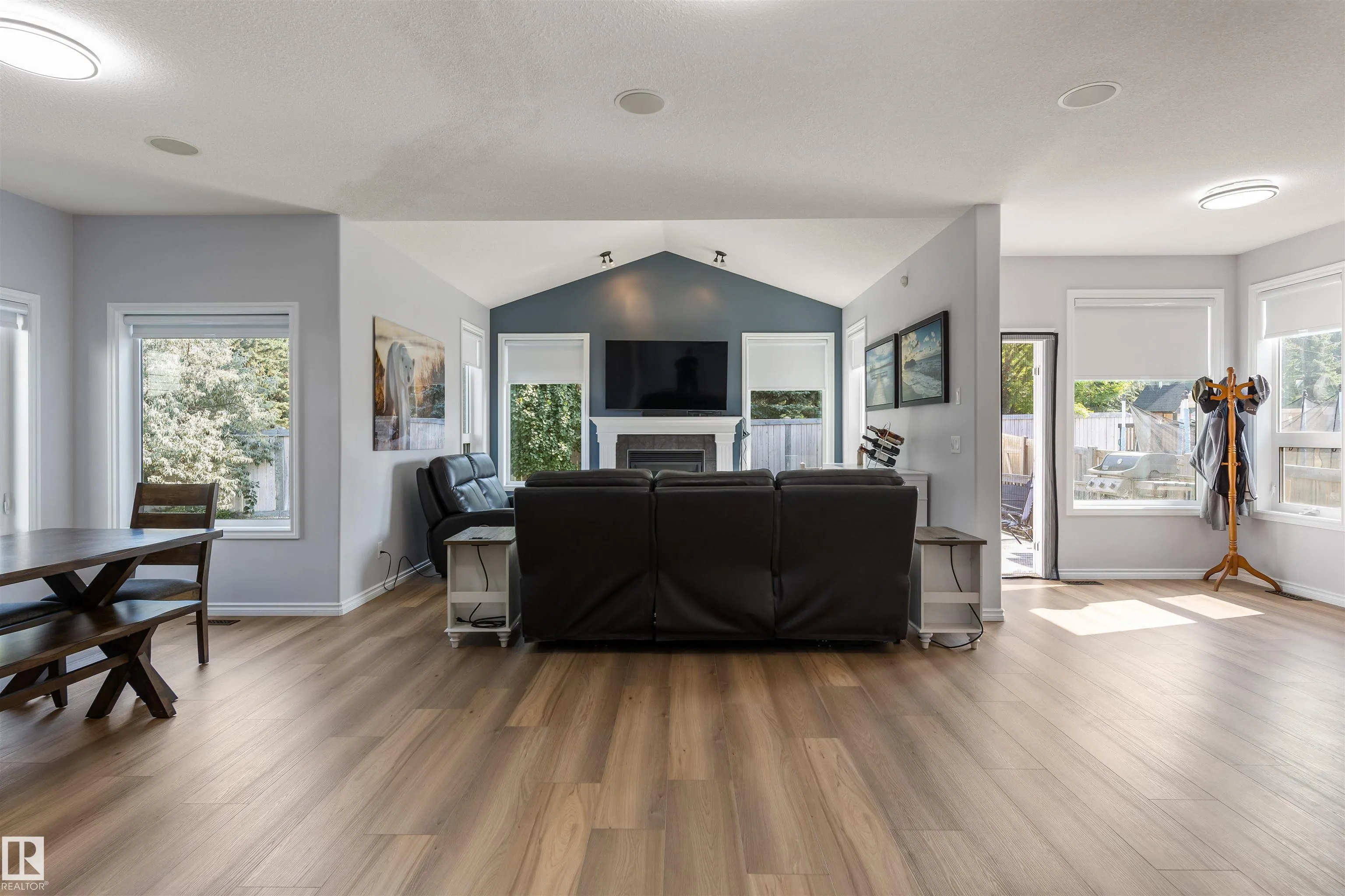 43 AVONLEA Court