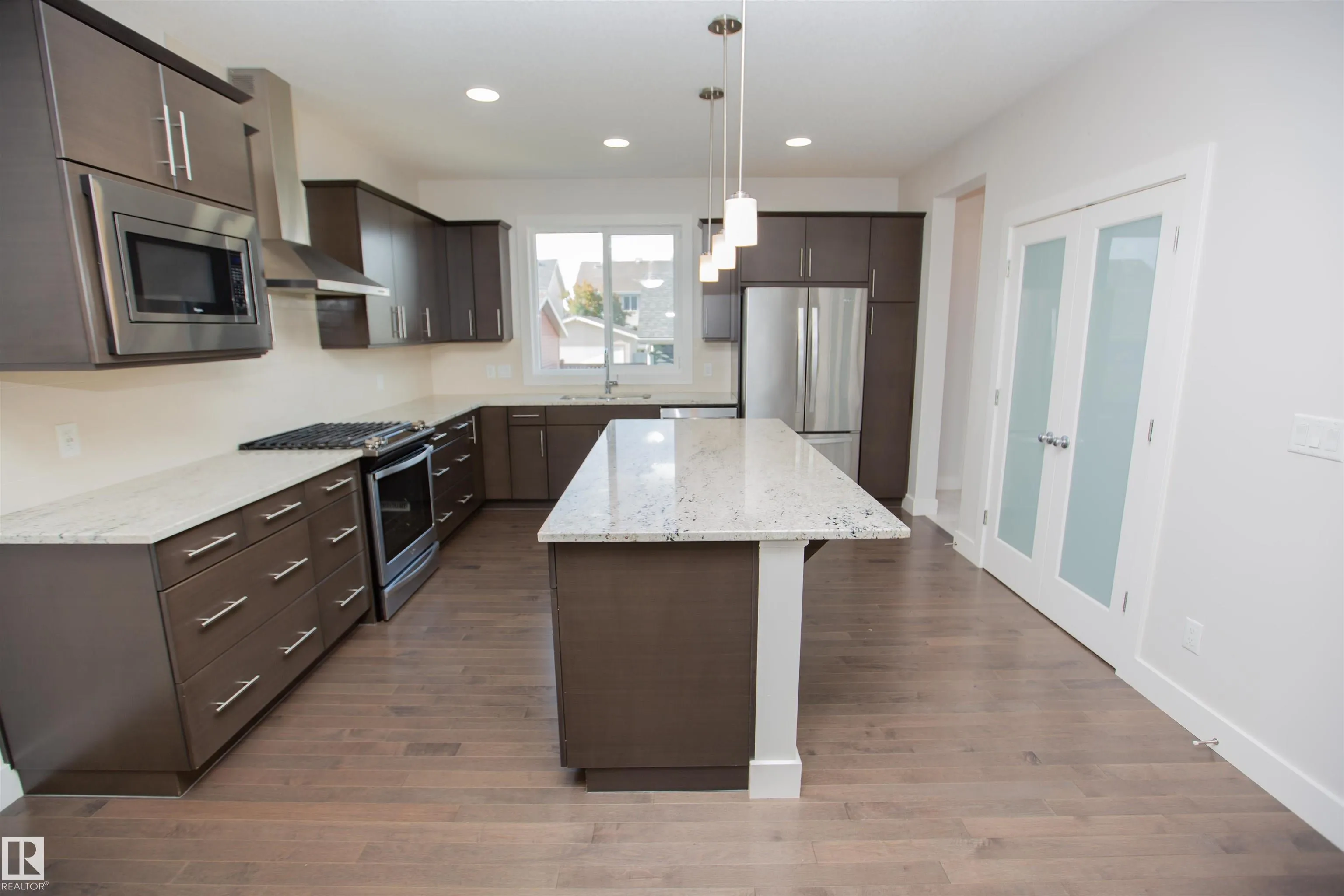 7108 SUMMERSIDE GRANDE Boulevard