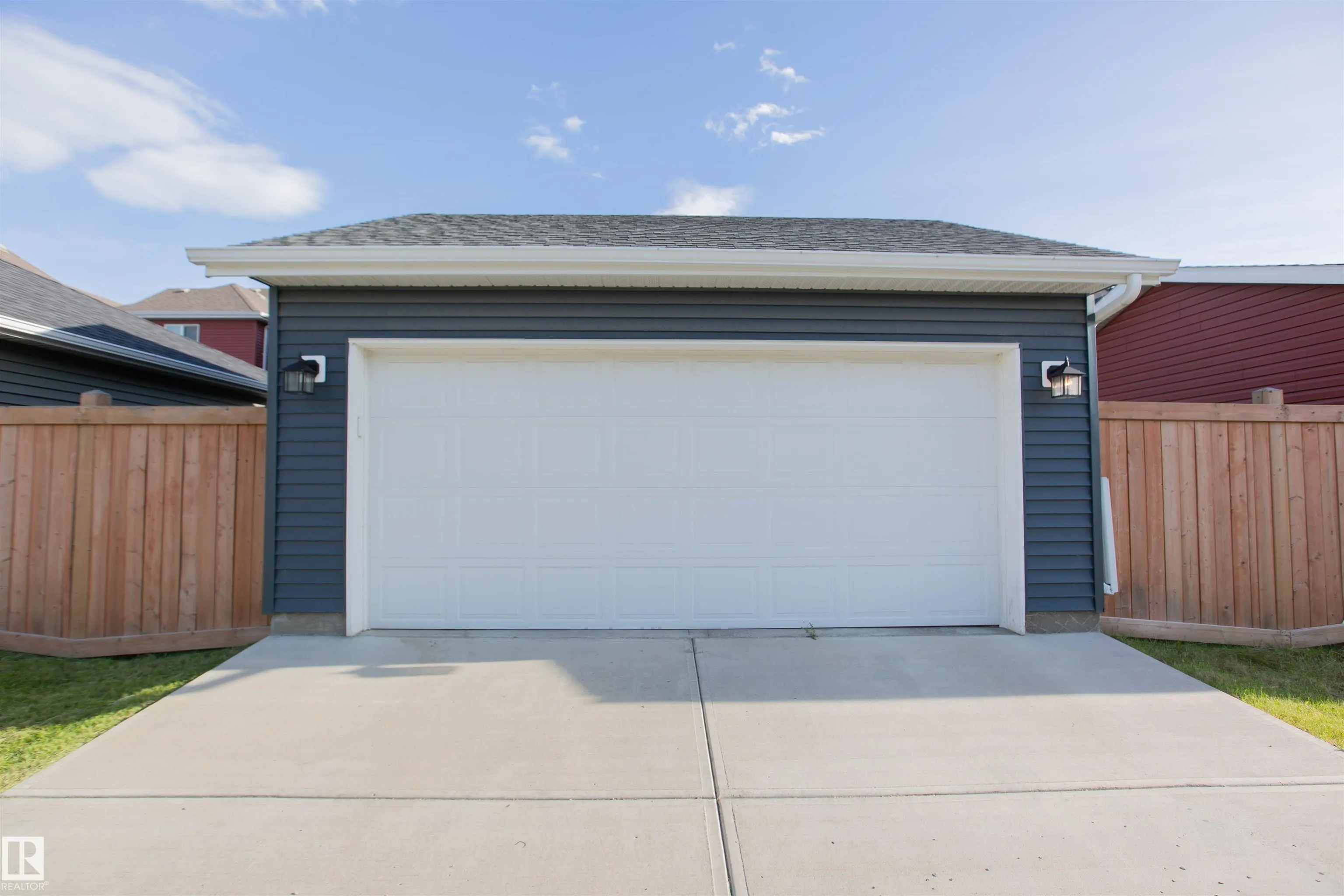 7108 SUMMERSIDE GRANDE Boulevard