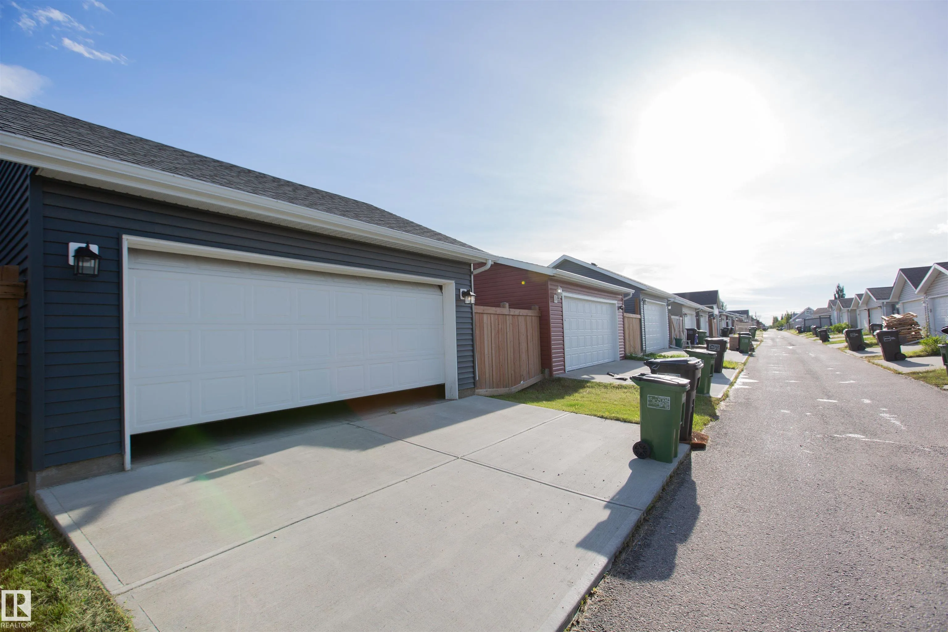 7108 SUMMERSIDE GRANDE Boulevard