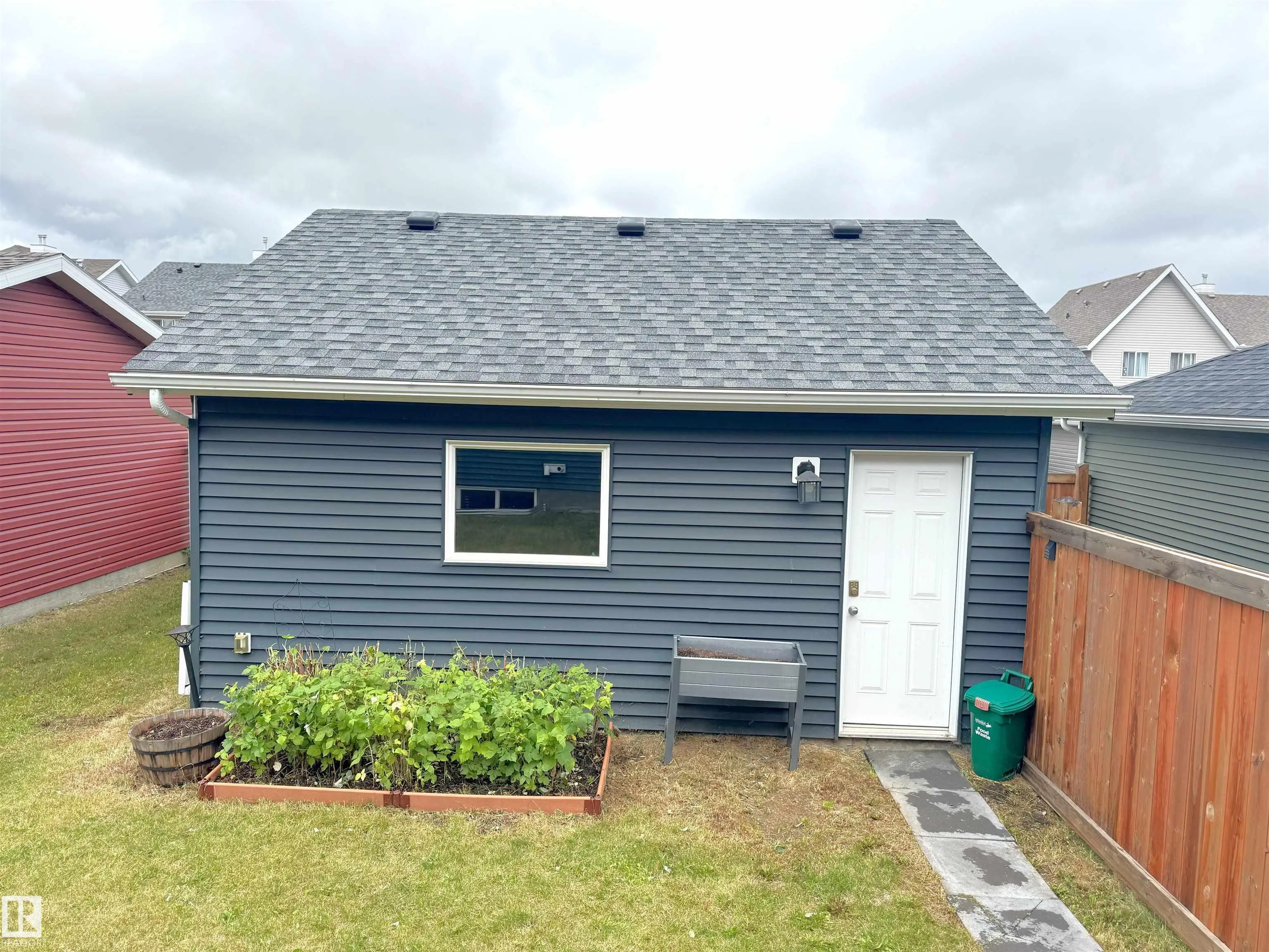 7108 SUMMERSIDE GRANDE Boulevard
