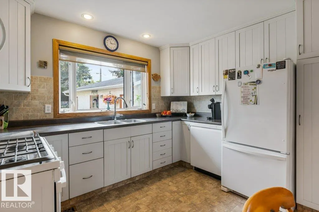 4 GORDON Crescent