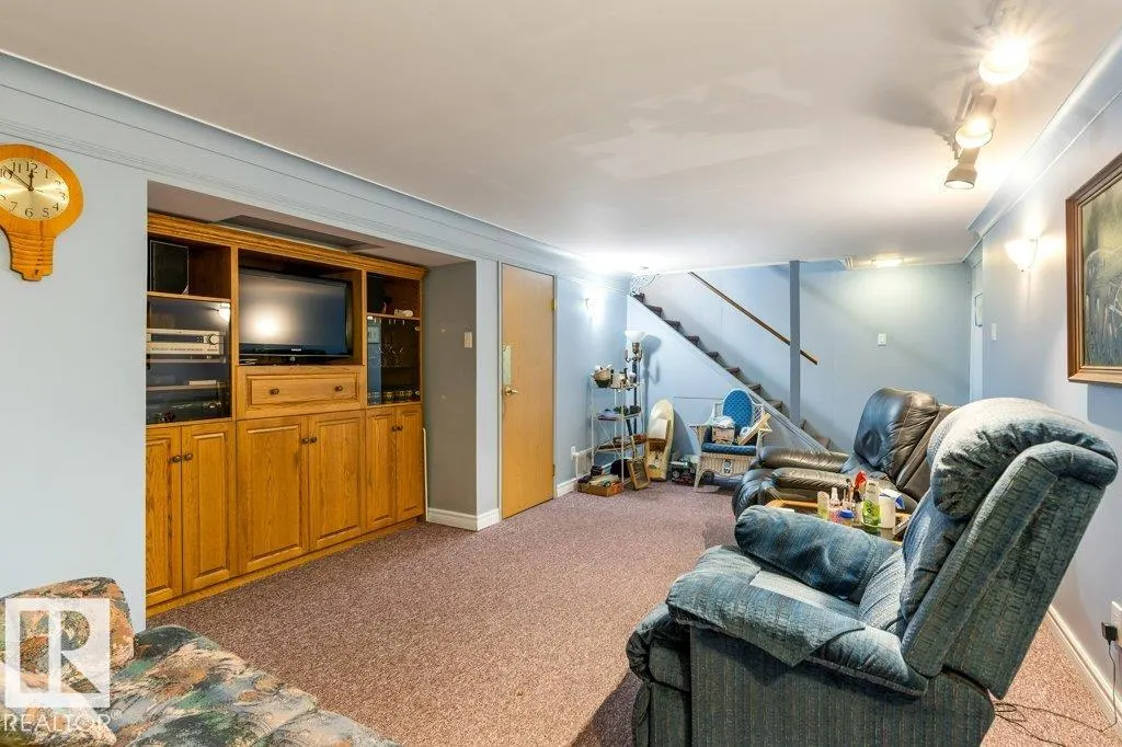 4 GORDON Crescent
