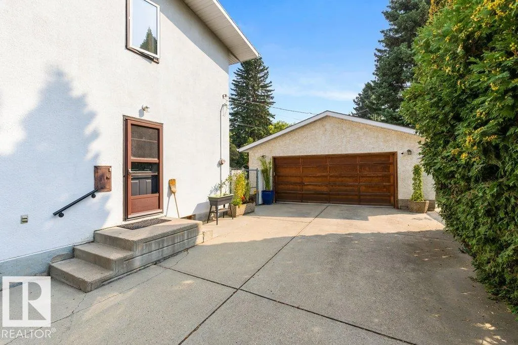 4 GORDON Crescent