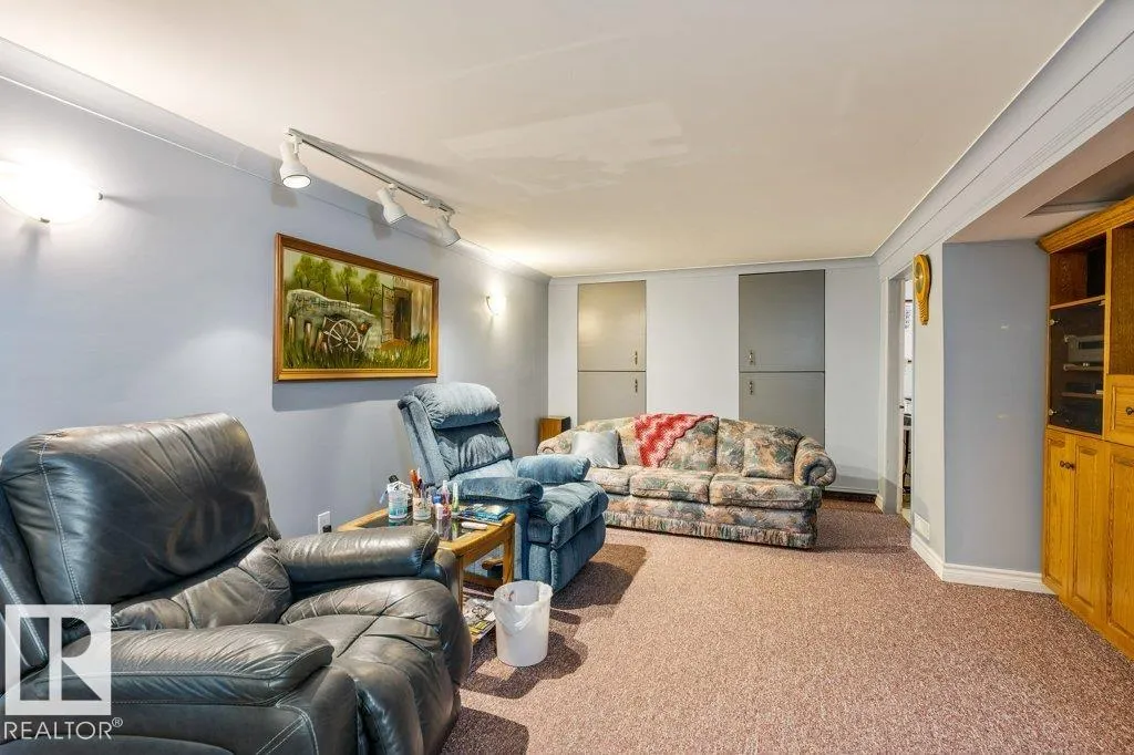 4 GORDON Crescent