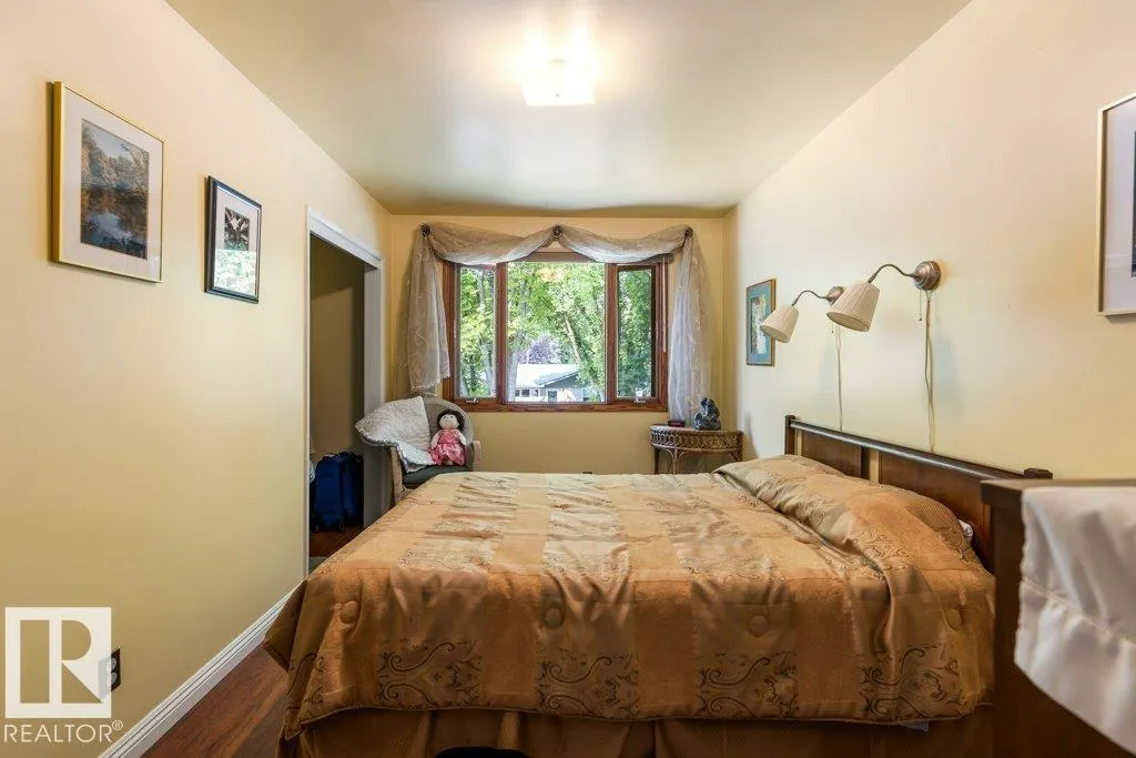 4 GORDON Crescent