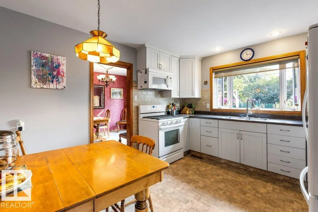 4 GORDON Crescent