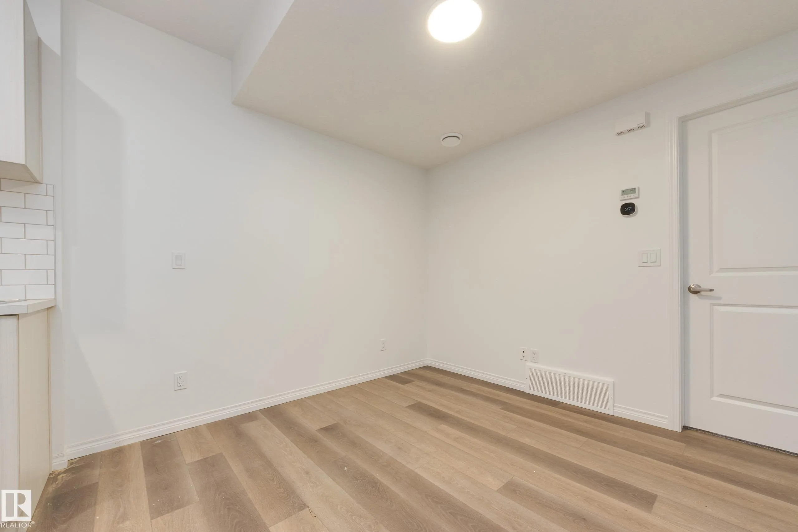 20903 25 Avenue