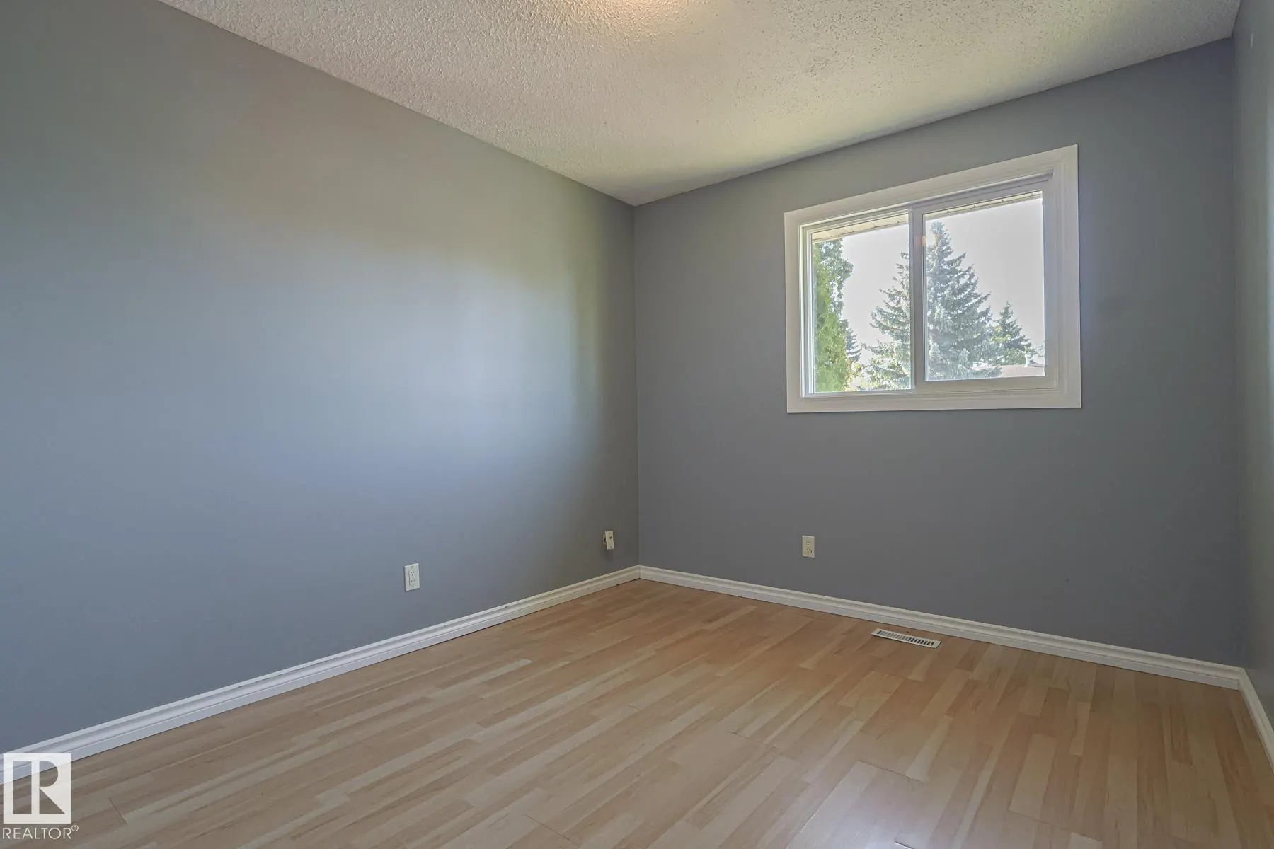 112 WELLINGTON Crescent
