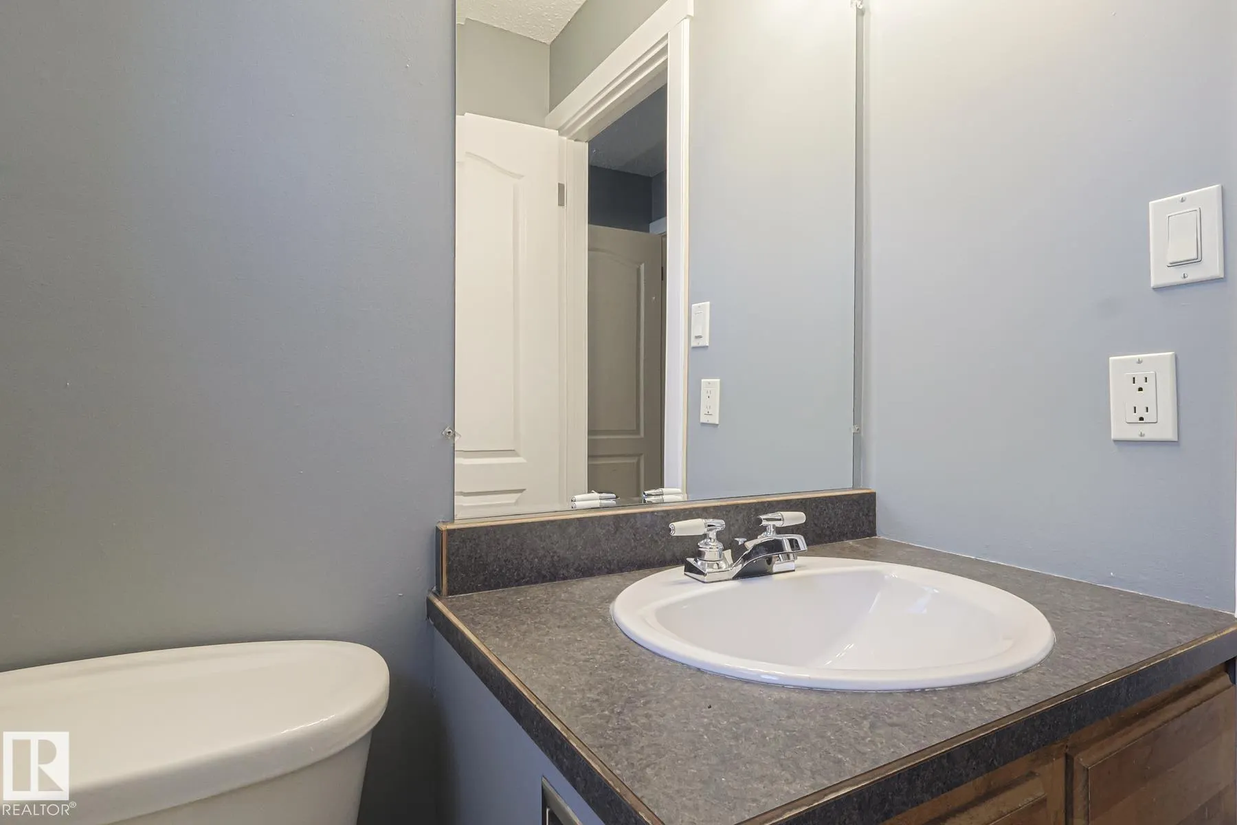 112 WELLINGTON Crescent