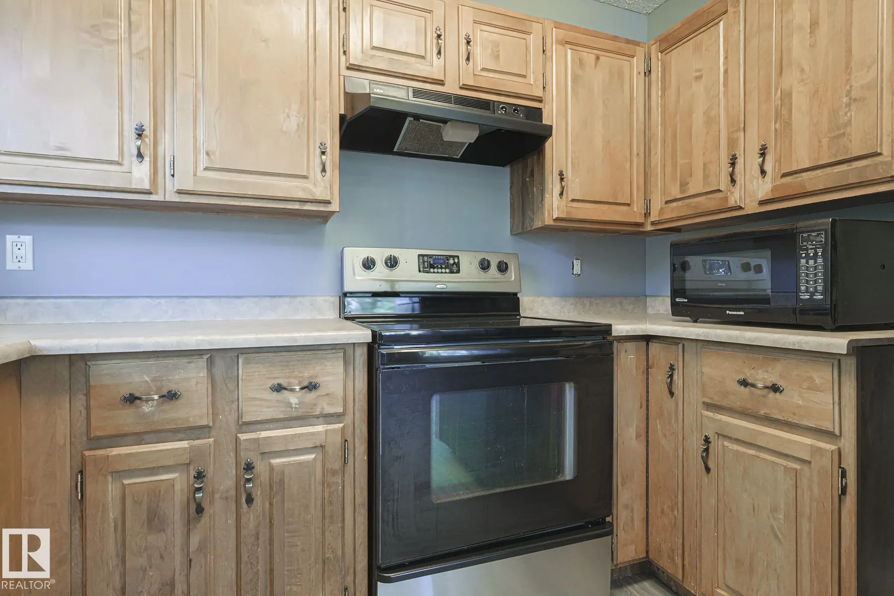 112 WELLINGTON Crescent