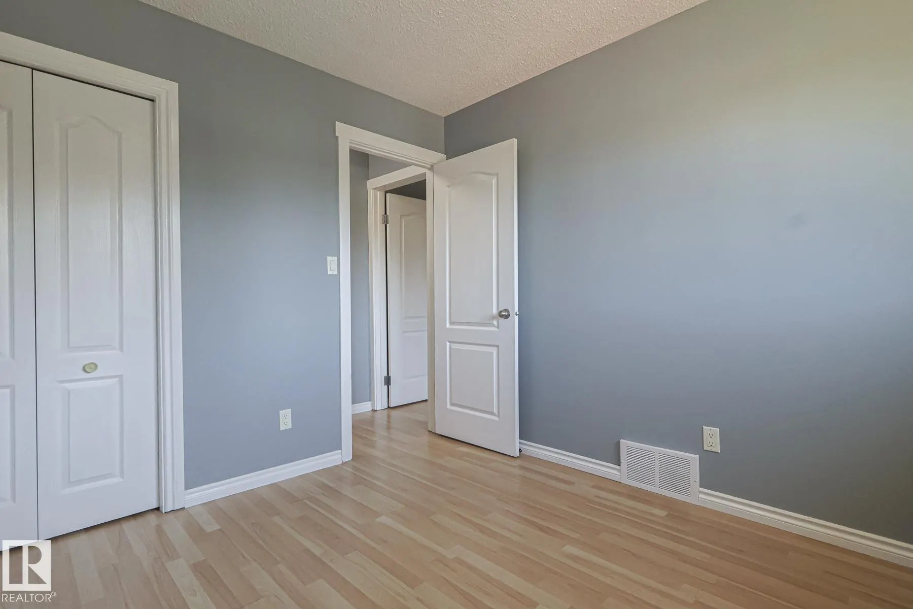 112 WELLINGTON Crescent