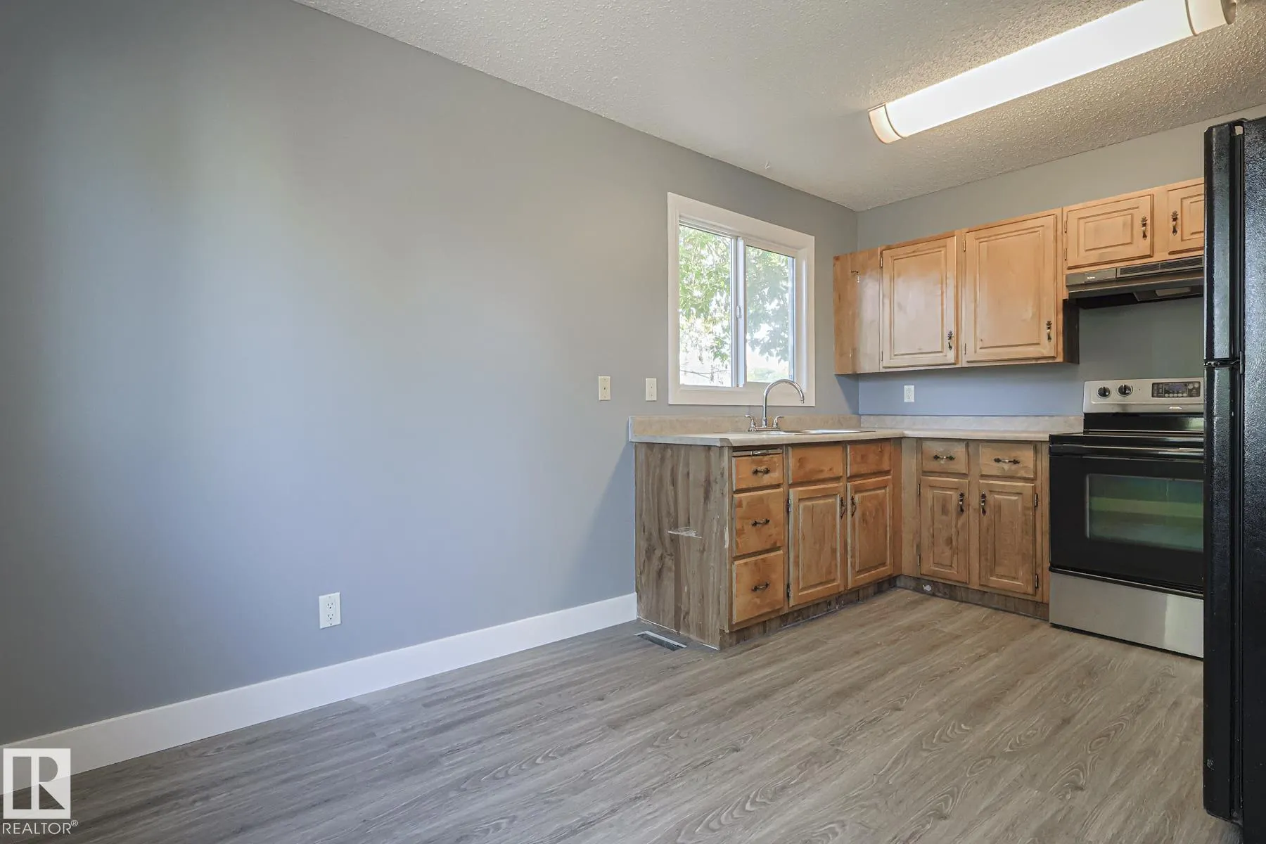 112 WELLINGTON Crescent