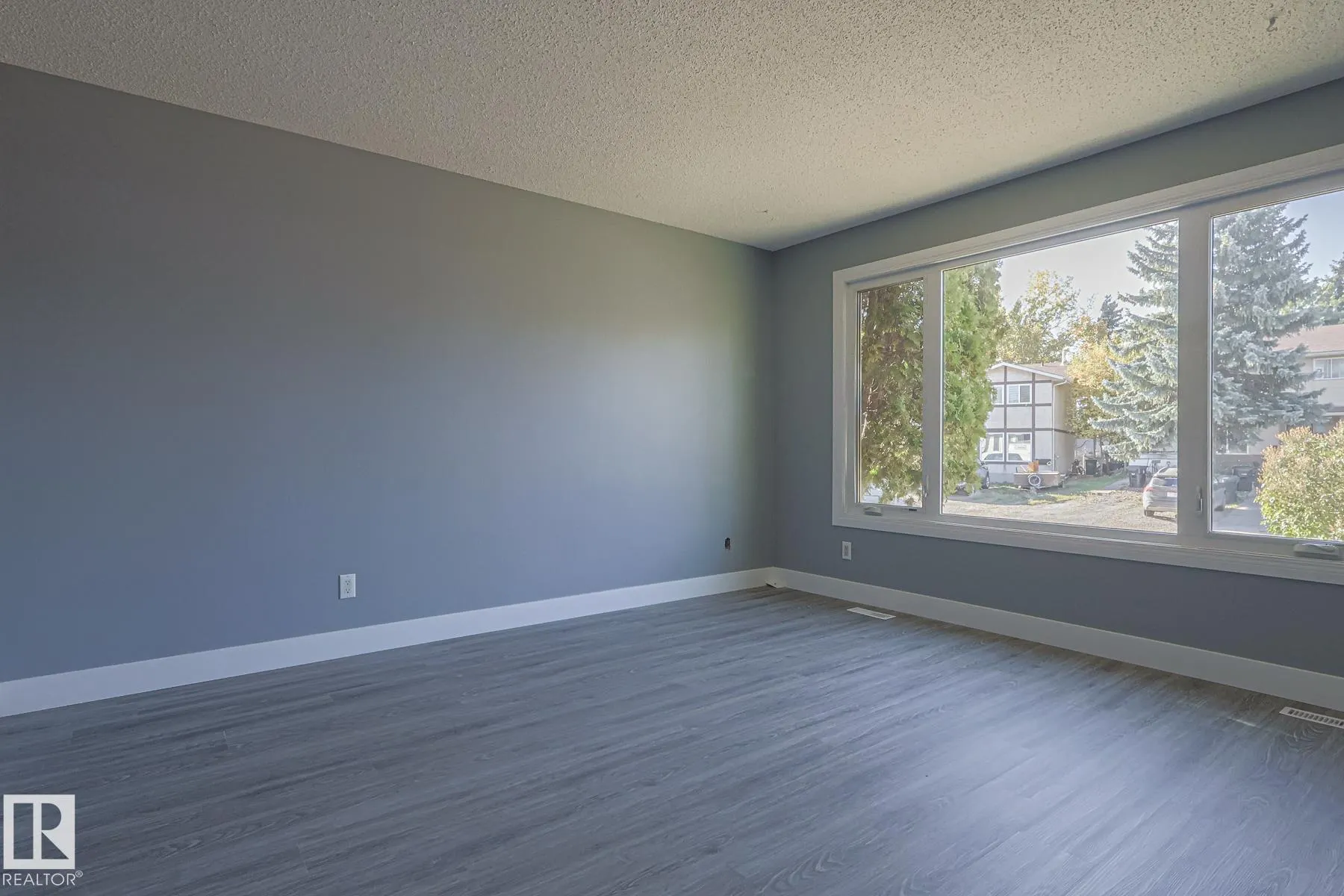112 WELLINGTON Crescent
