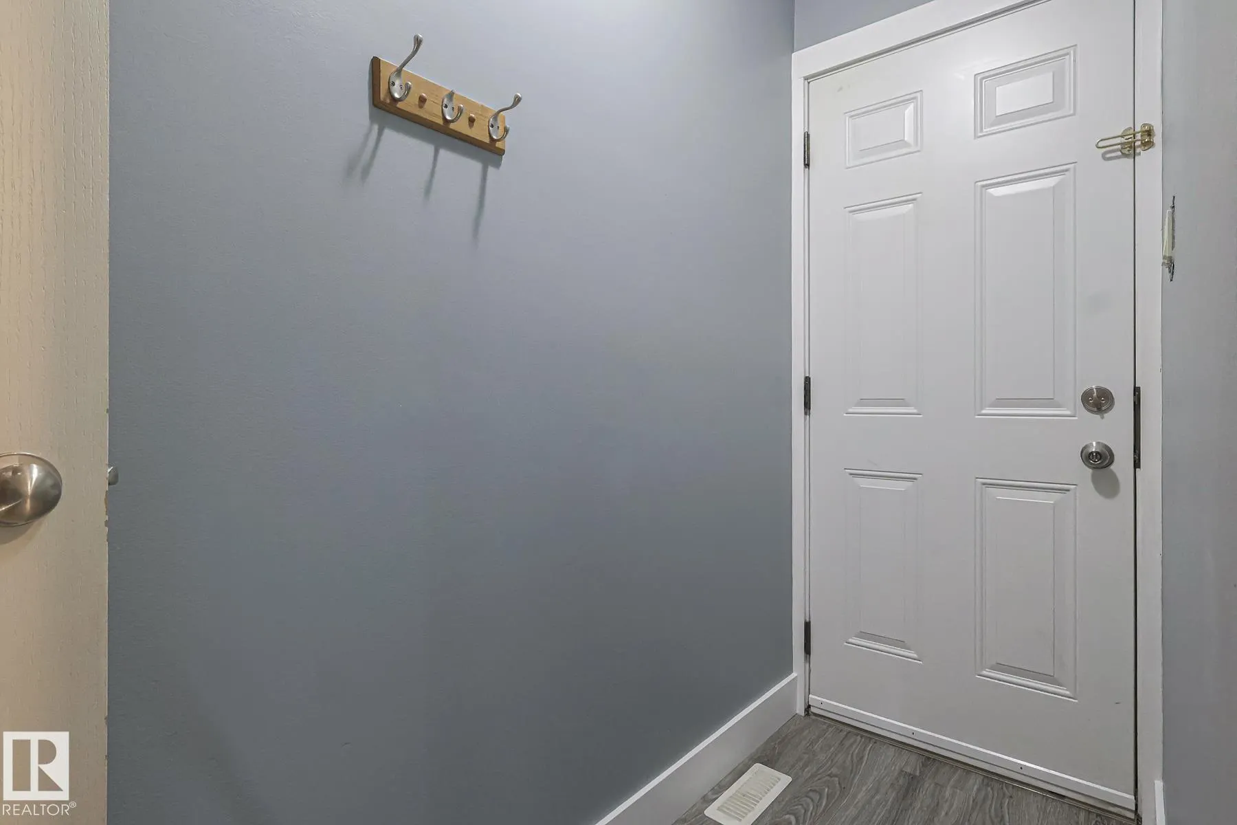 112 WELLINGTON Crescent