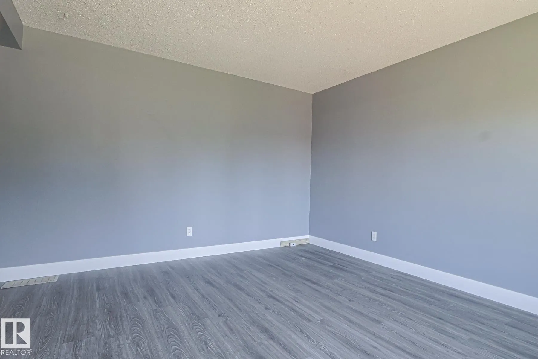 112 WELLINGTON Crescent