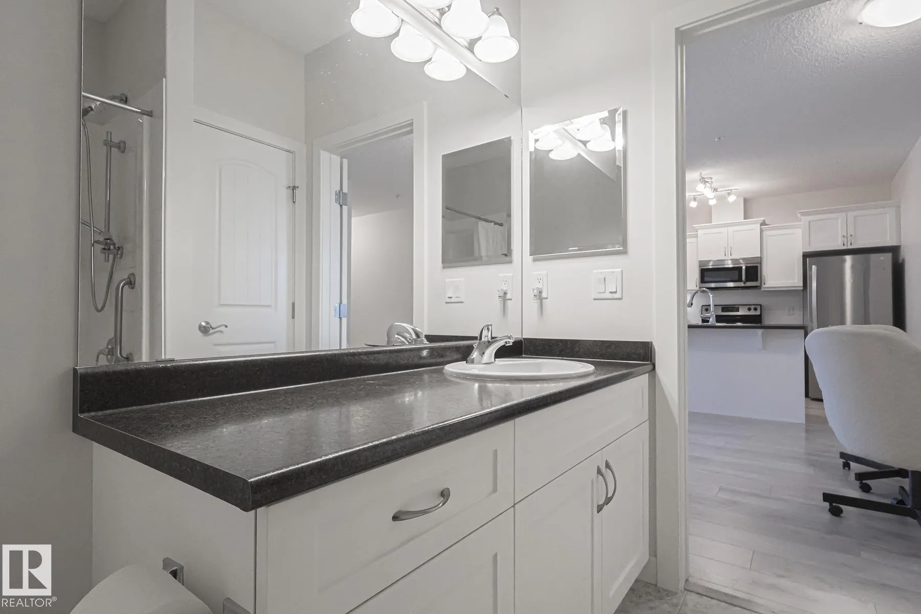 112A 511 Queen Street