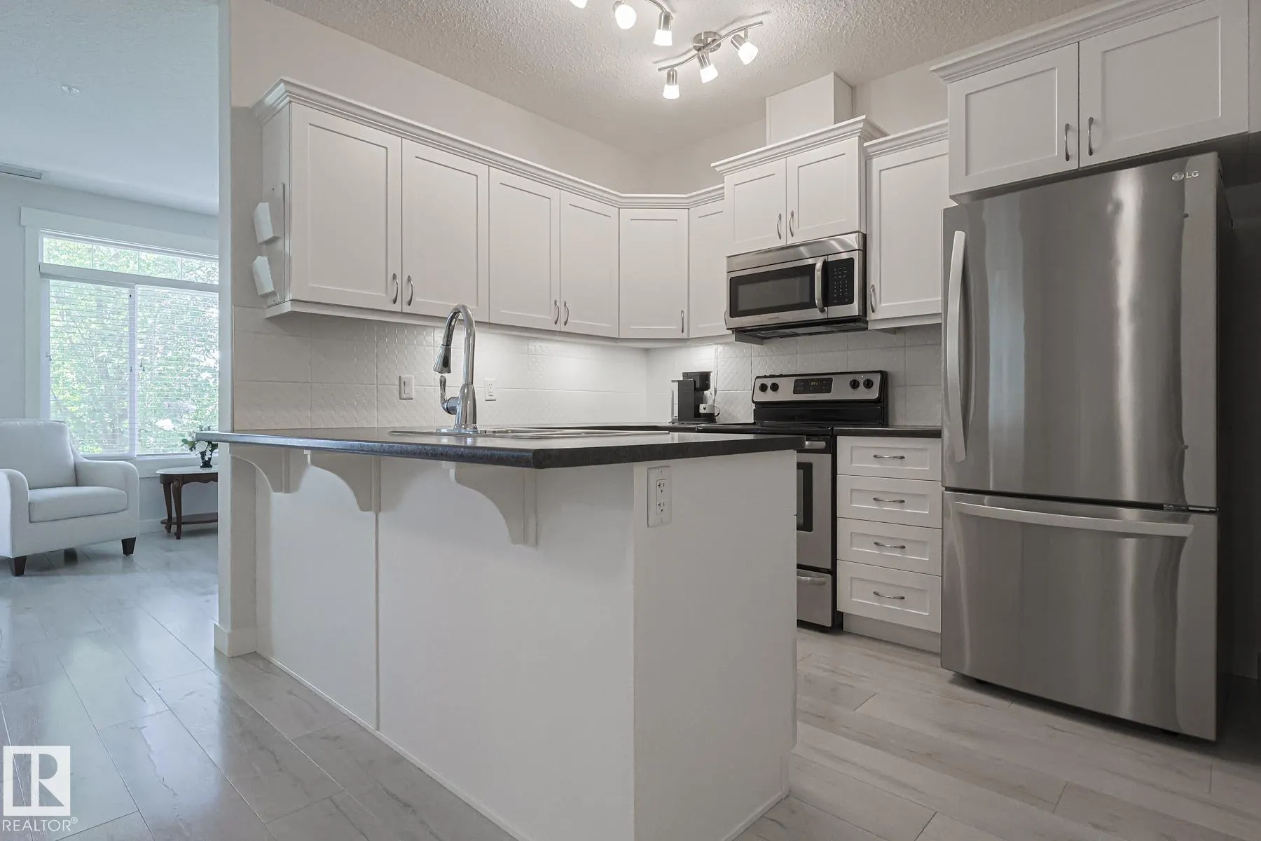 112A 511 Queen Street