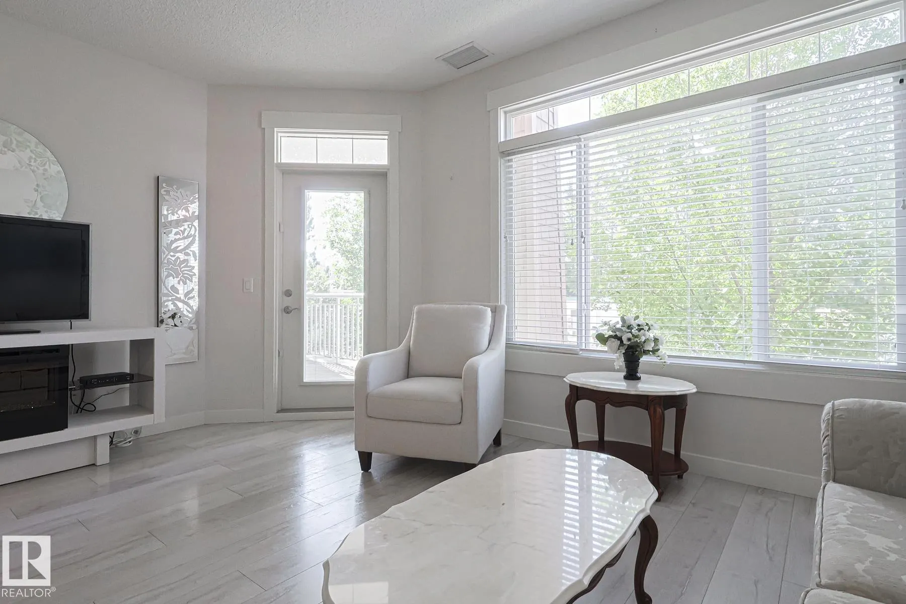 112A 511 Queen Street