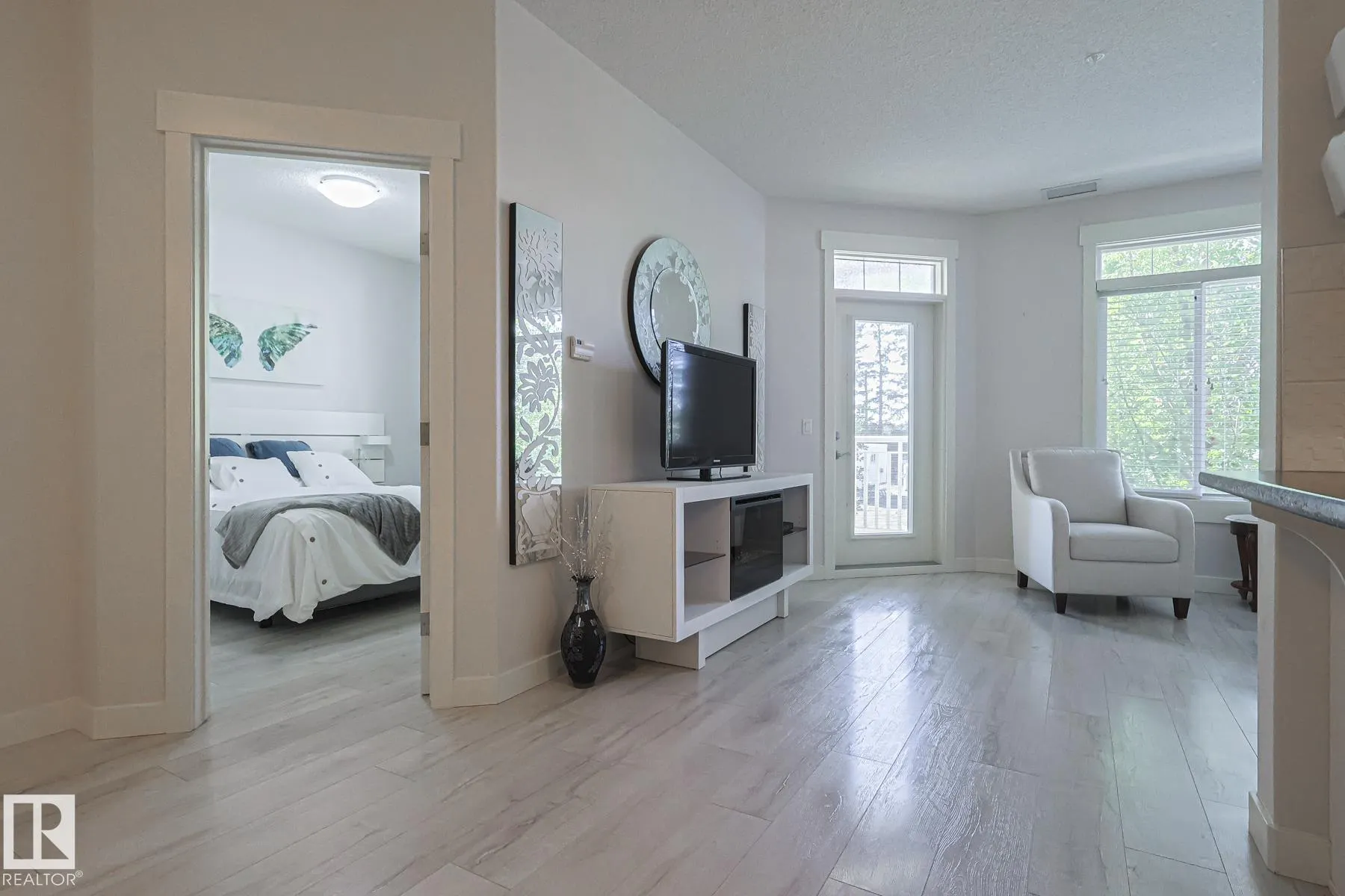 112A 511 Queen Street