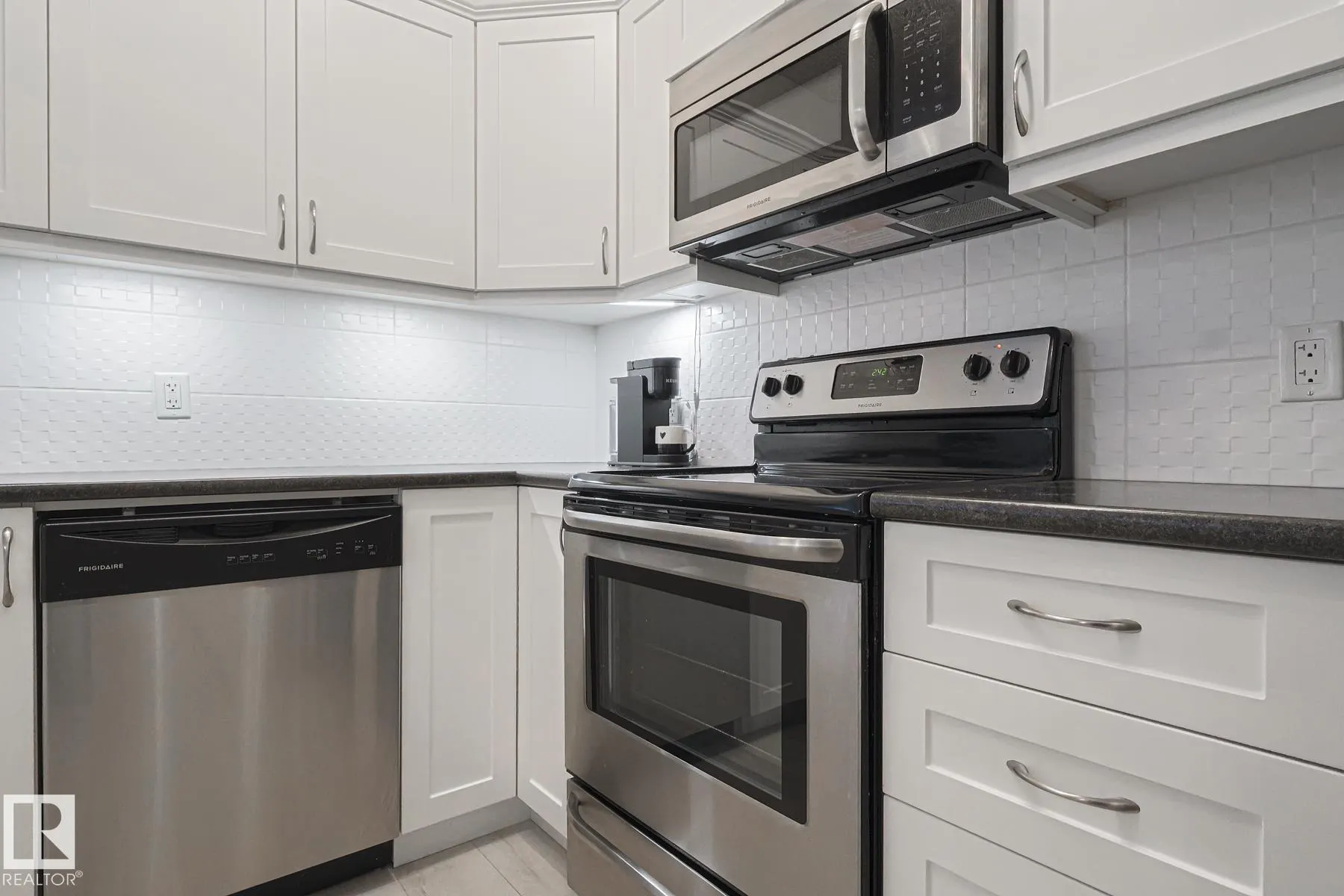 112A 511 Queen Street