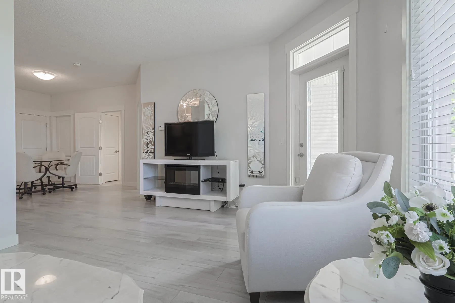 112A 511 Queen Street